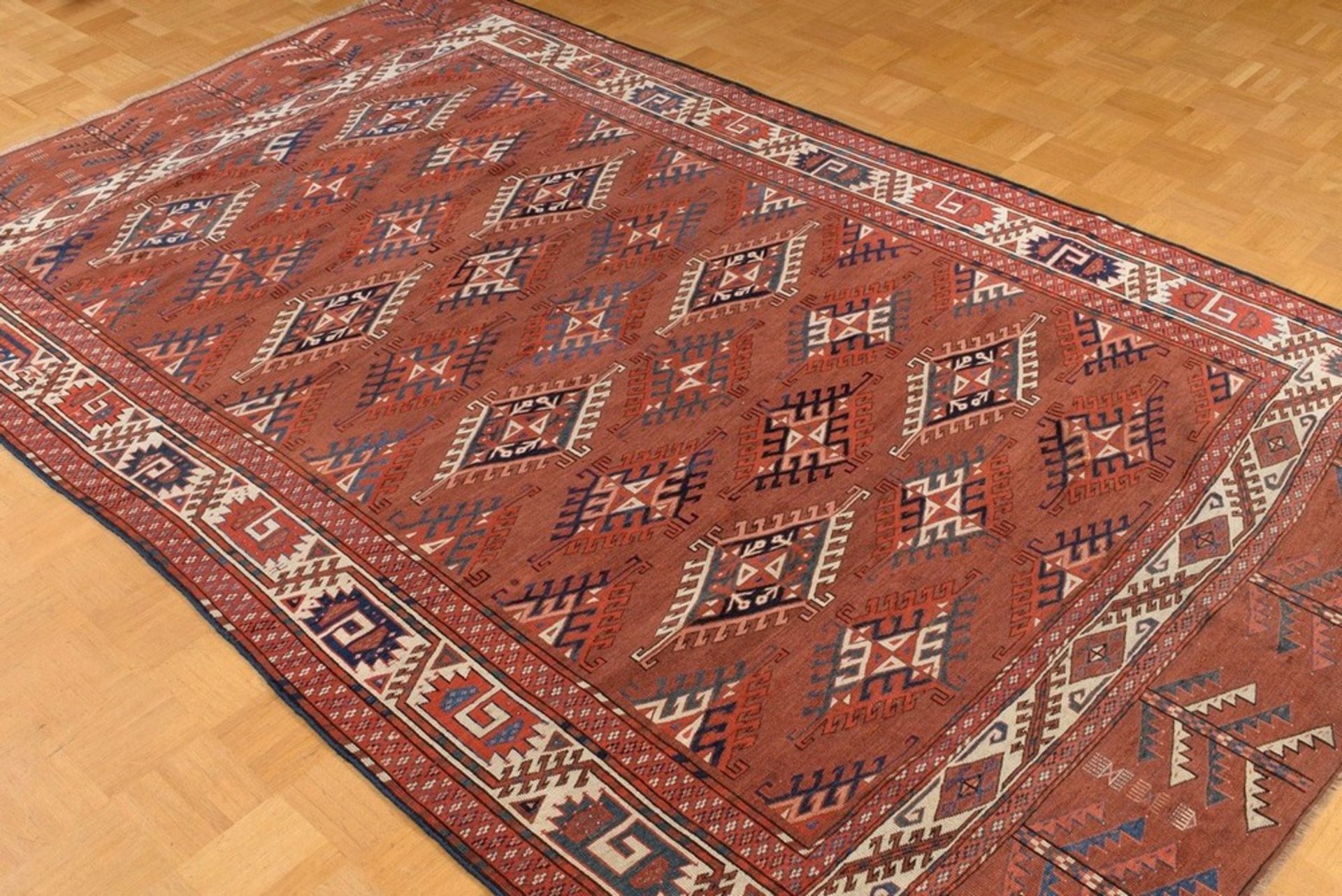 Yomut Dyrnak main carpet with a field design of Dyrnak güls in various versions, white-ground main  - Image 2 of 7