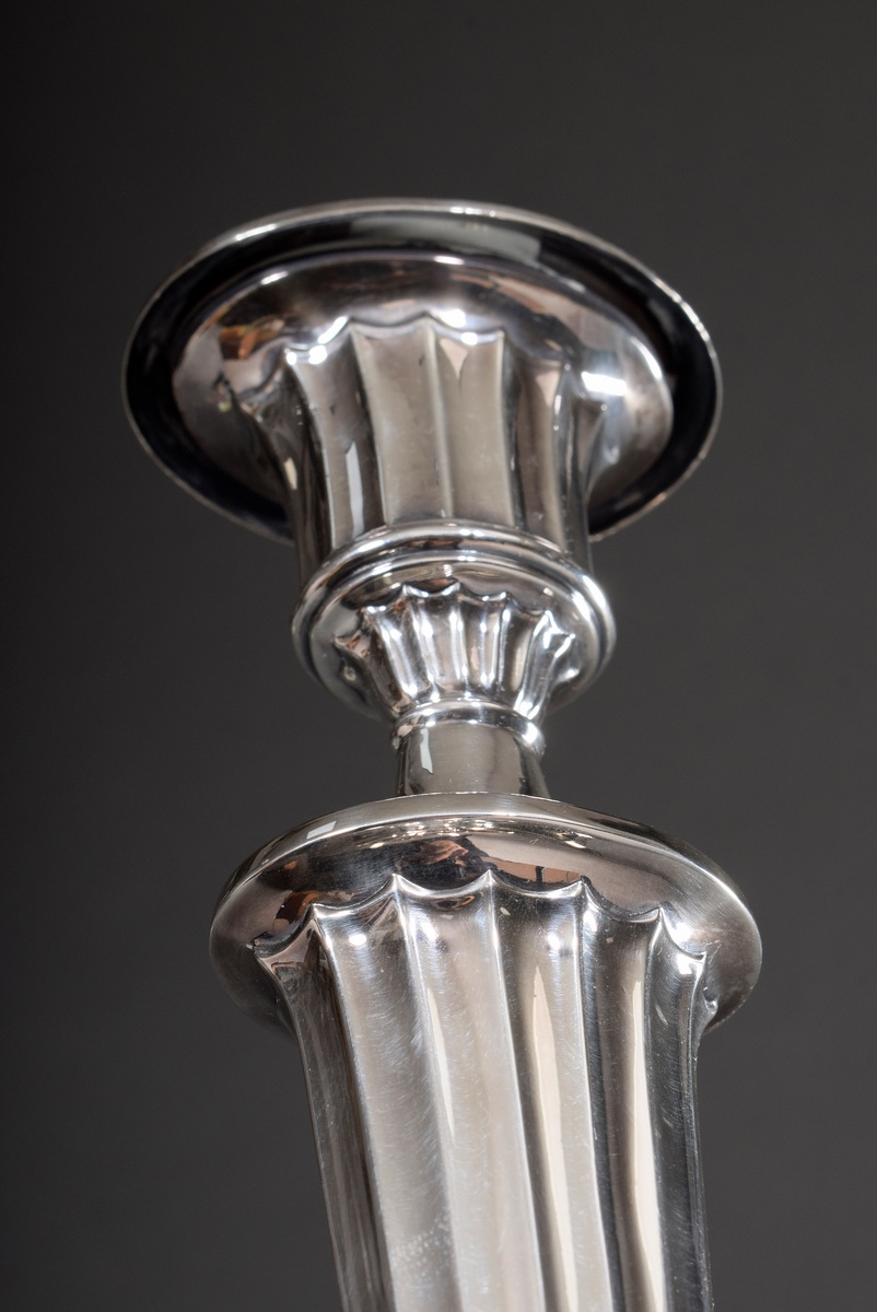 Pair of candlesticks with fanned fluting and grooved rim, m&m: Jay, Richard Attenborough Co Ltd., C - Image 3 of 4