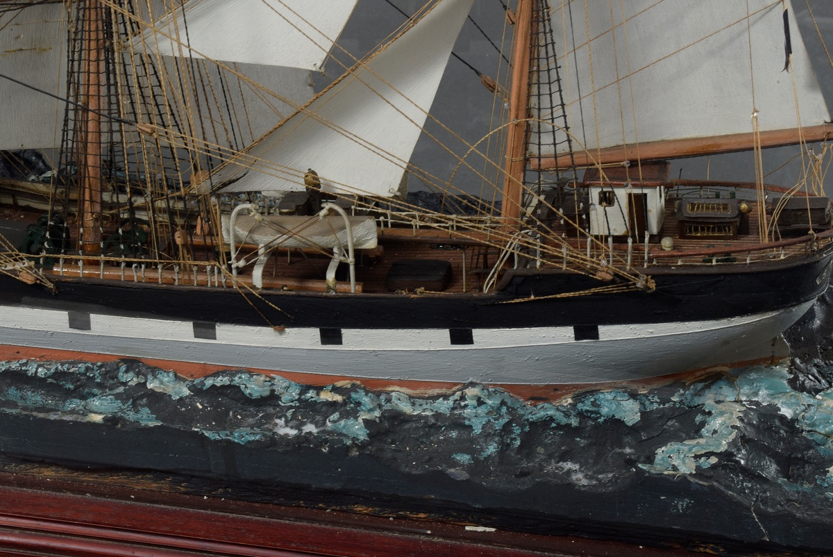 Diorama of the barque "Este" RJKP of shipowner F.C. Bramslöw in Hamburg, 1906, in decorative glass  - Image 6 of 8