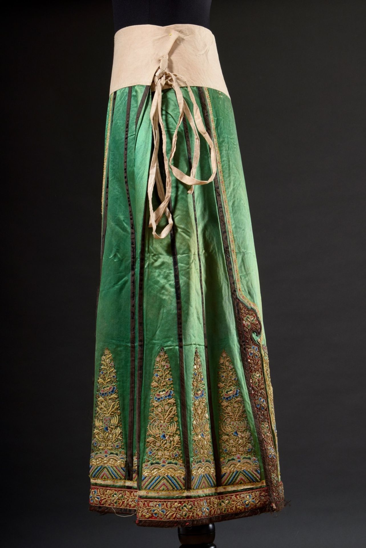 A Chinese woman's skirt in green silk with elaborate gold thread and bead embroidery as well as met - Image 4 of 4