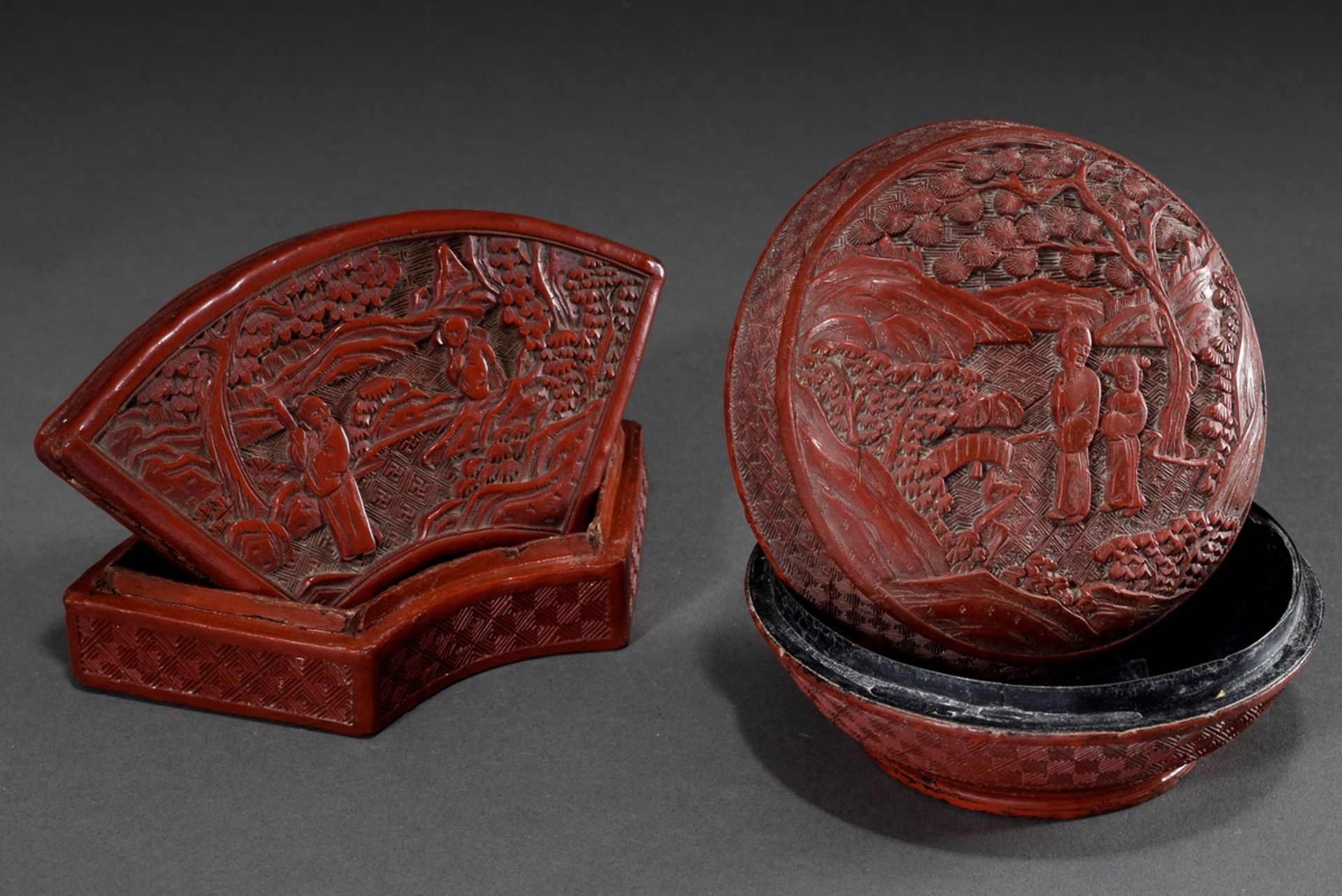 2 Various round and fan-shaped boxes "Garden Scenes" in carved lacquer Art, China c. 1900, h. 7cm, 