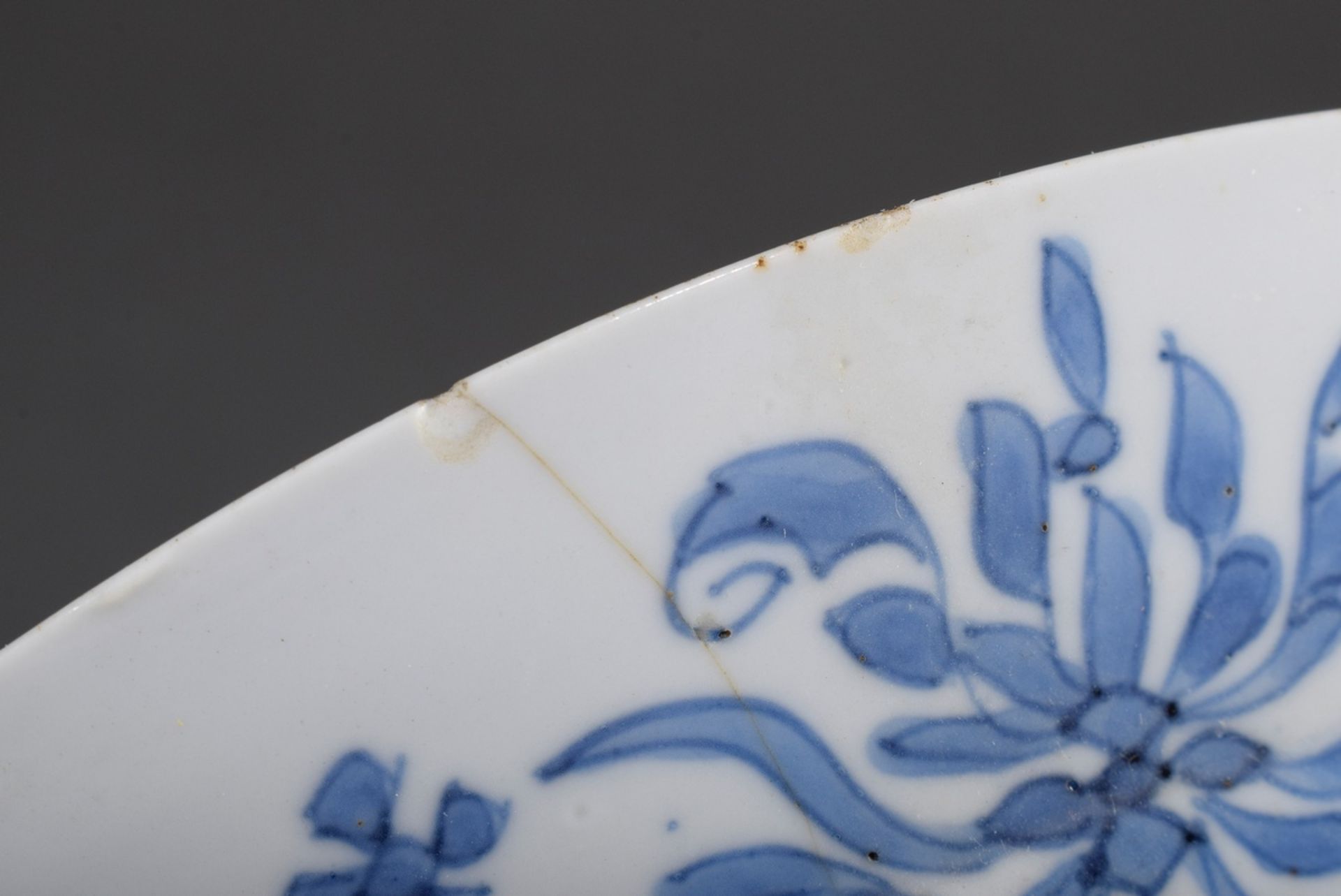 2 plates with blue painting scenes "Daoist sage on the way", 6character Chenghua mark in double rin - Image 6 of 6