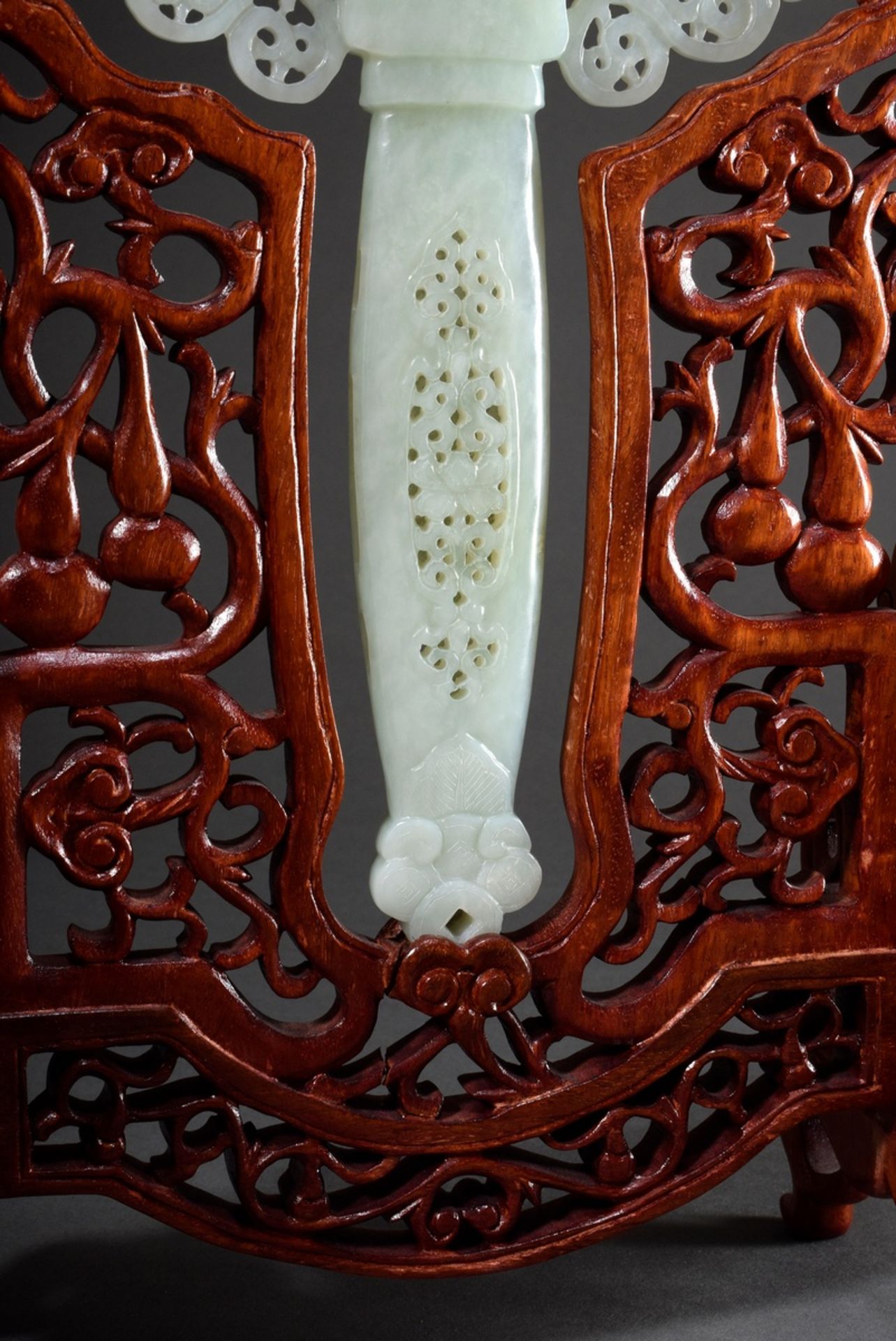 Large Chinese jade carving folding screen in hand mirror or fan form with relief "Two Persons" and  - Image 3 of 8