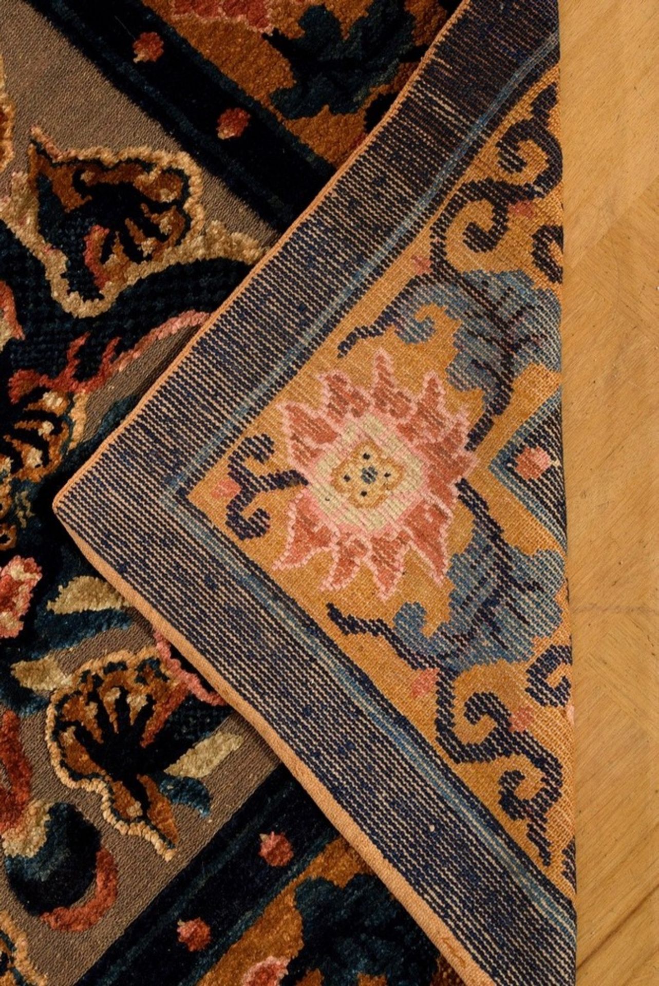 Chinese palace carpet "Dragon" with four dragons chasing the flame pearl in the corners and a large - Image 3 of 8