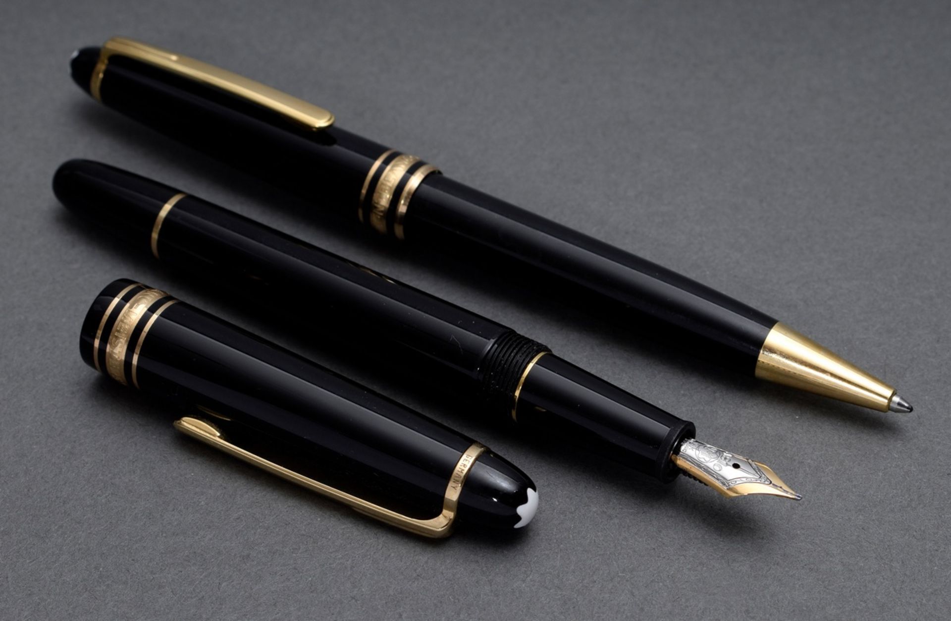 2 Montblanc Schreibgeräte „Meisterstück" schwarz Gold coated: Füllfederhalter mit WG/GG 585 Feder u