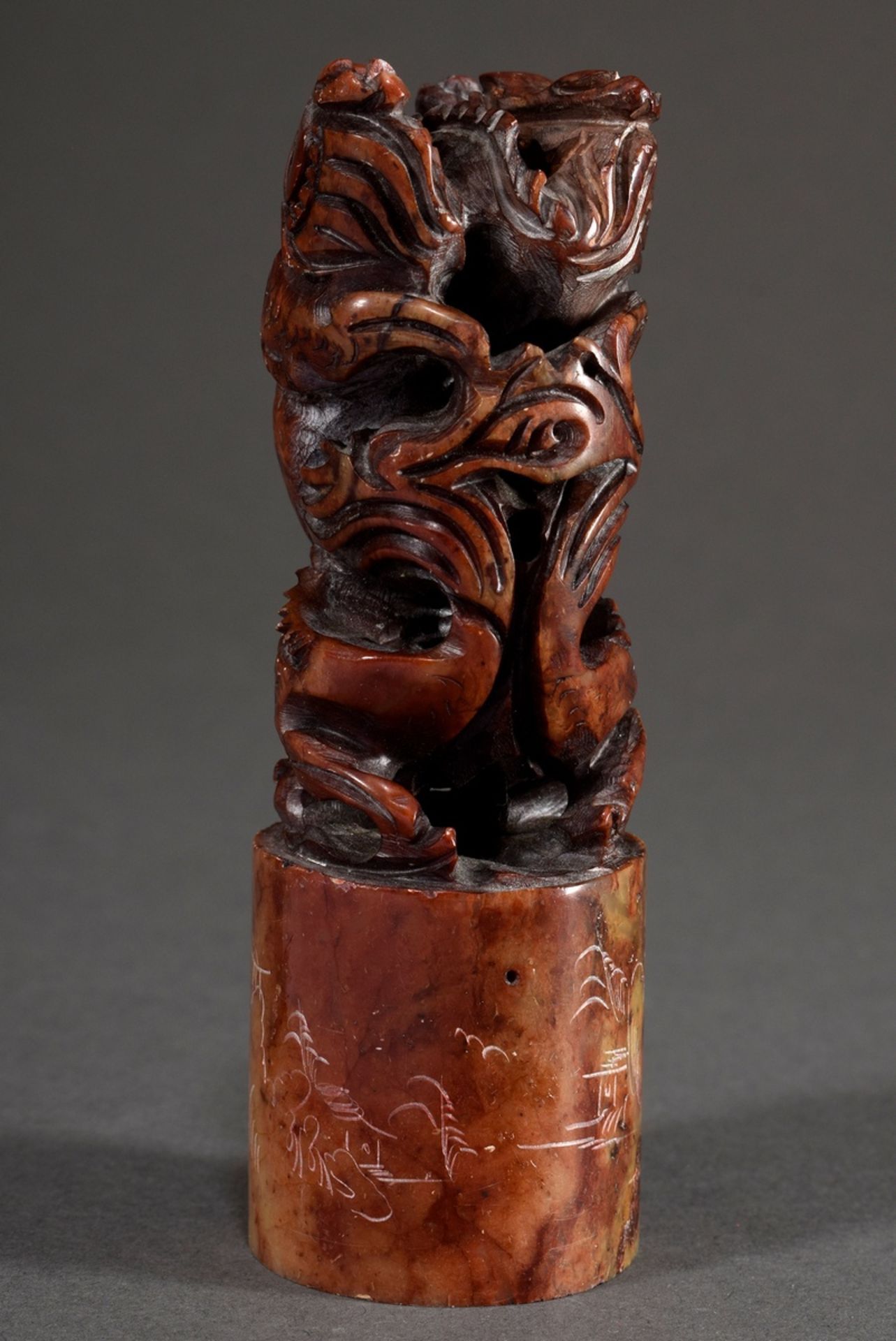 Red soapstone seal with plastic handle "dragon couple" and engraved landscape decoration as well as - Image 2 of 5