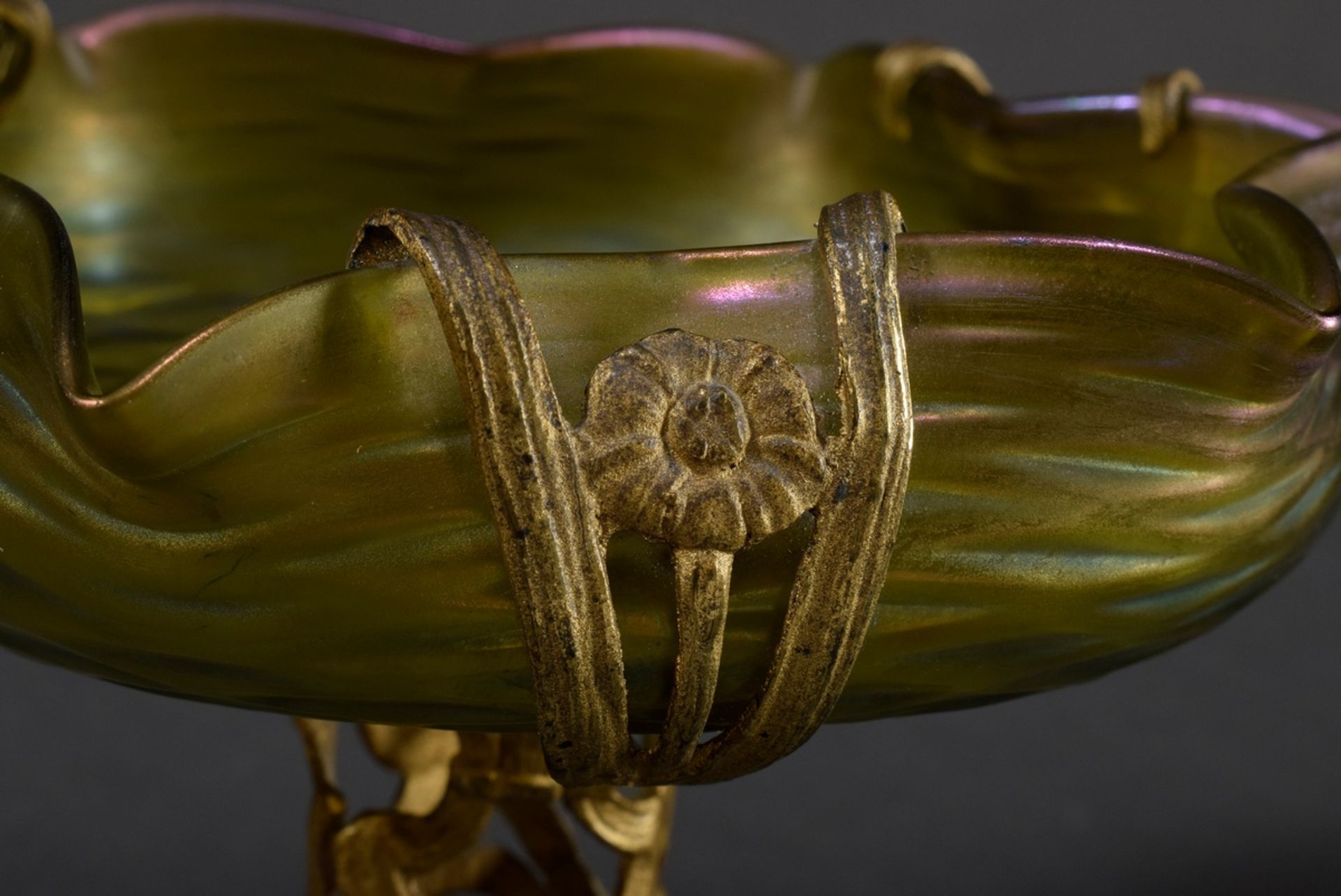 Art nouveau top with fire-gilt zinc cast frame and light green to yellowish iridescent glass bowl i - Image 3 of 5