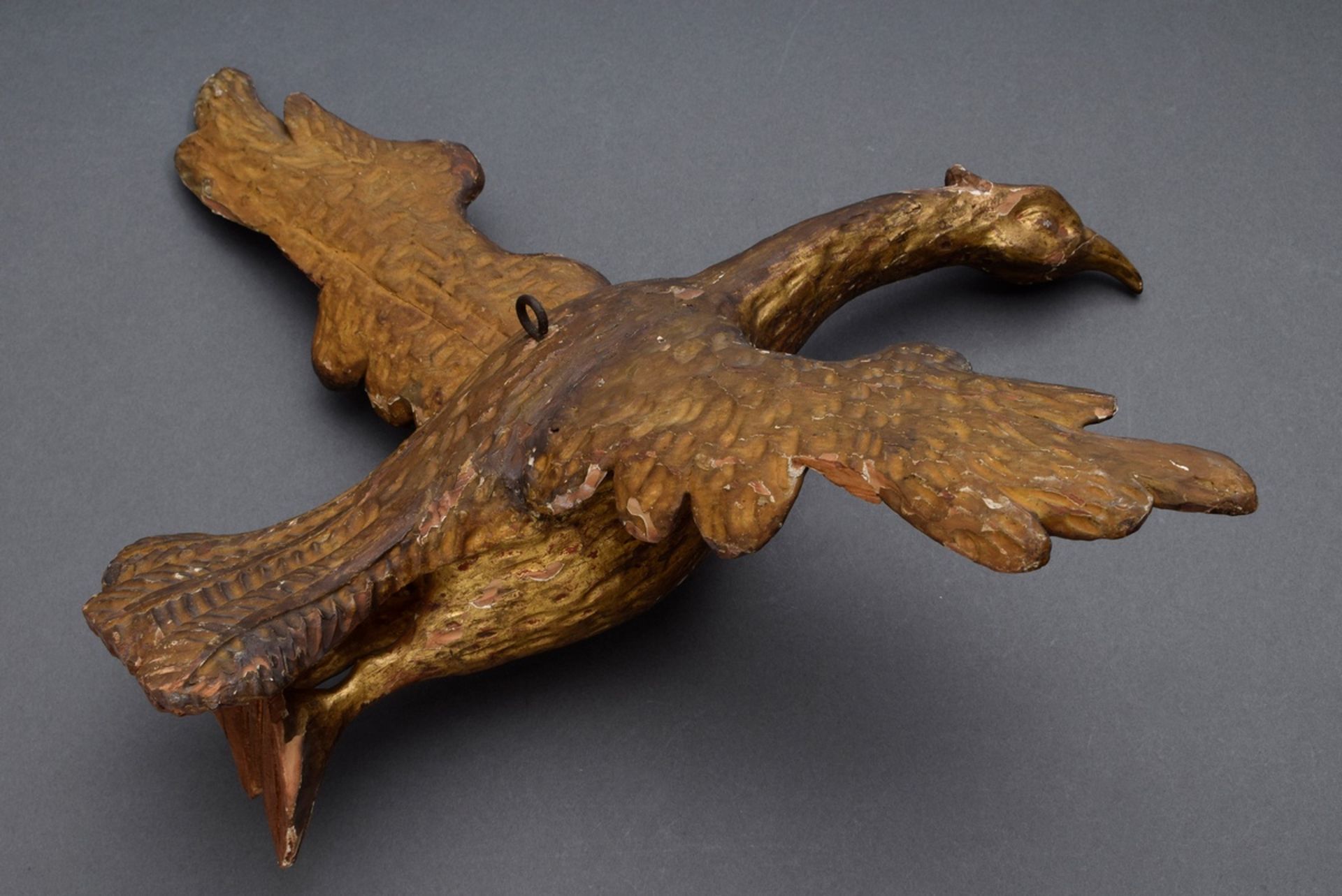 Vergoldete Schnitzerei "Vogel mit ausgebreiteten Flügeln", 40x48cm, Farbabplatzungen, restauriert - Bild 2 aus 8