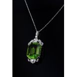 Zartes, antikes WG 750 Collier mit Peridot im Stufenschliff (ca. 26.5ct, Tragespuren auf der Oberfl