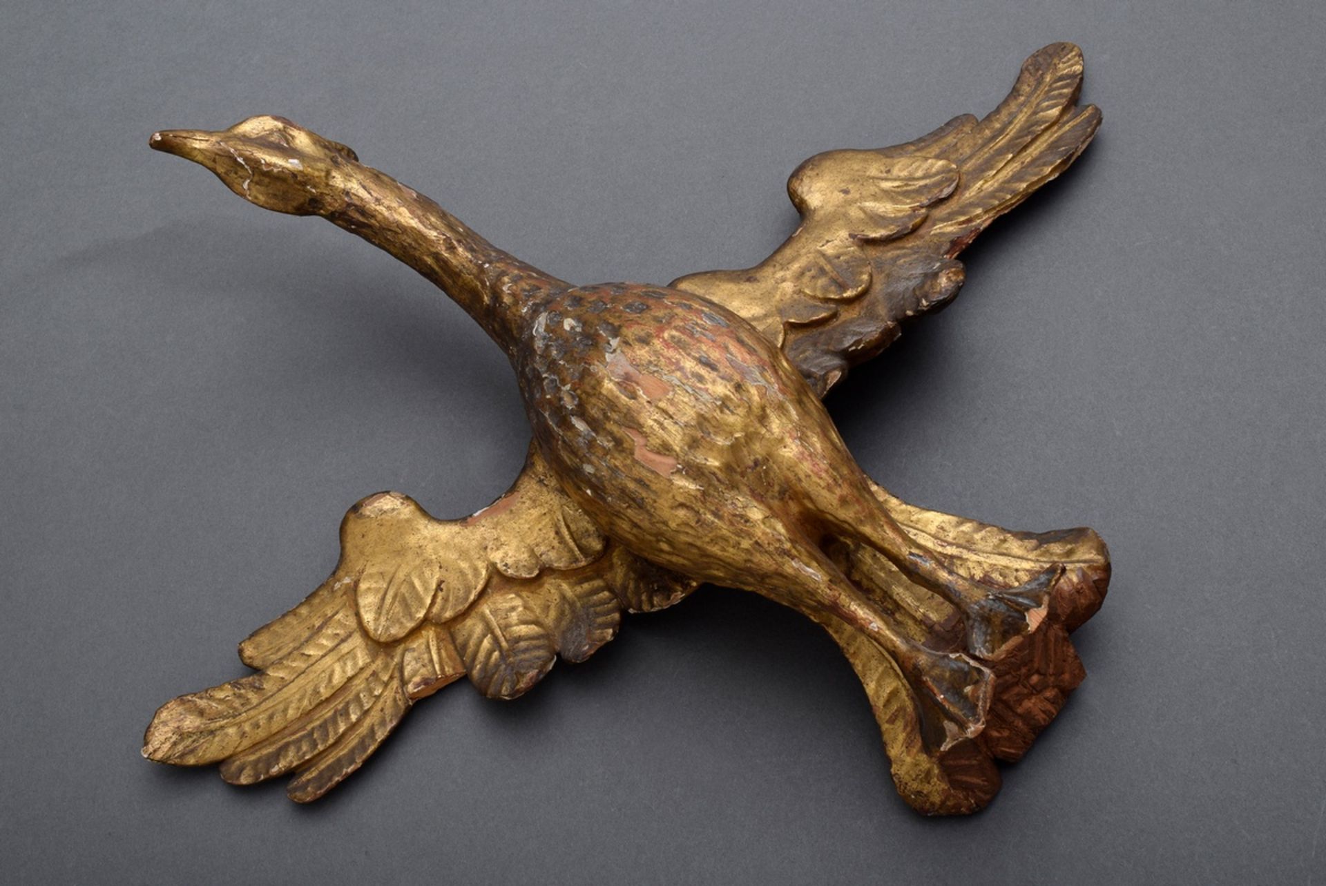 Vergoldete Schnitzerei "Vogel mit ausgebreiteten Flügeln", 40x48cm, Farbabplatzungen, restauriert