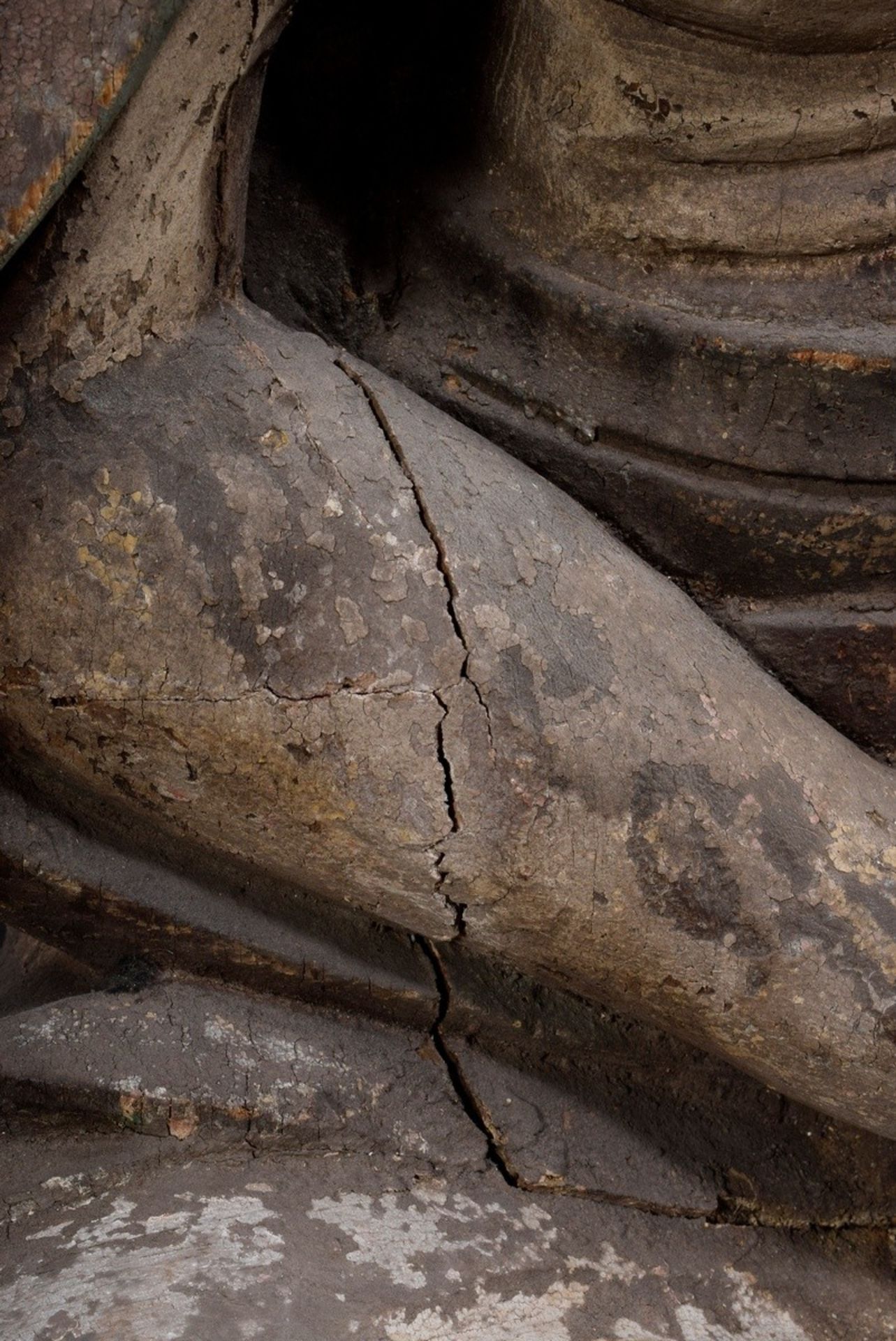 Large Amithaba Medicine Buddha, paulownia wood with remains of old paint, Ming dynasty, old seal re - Image 13 of 14