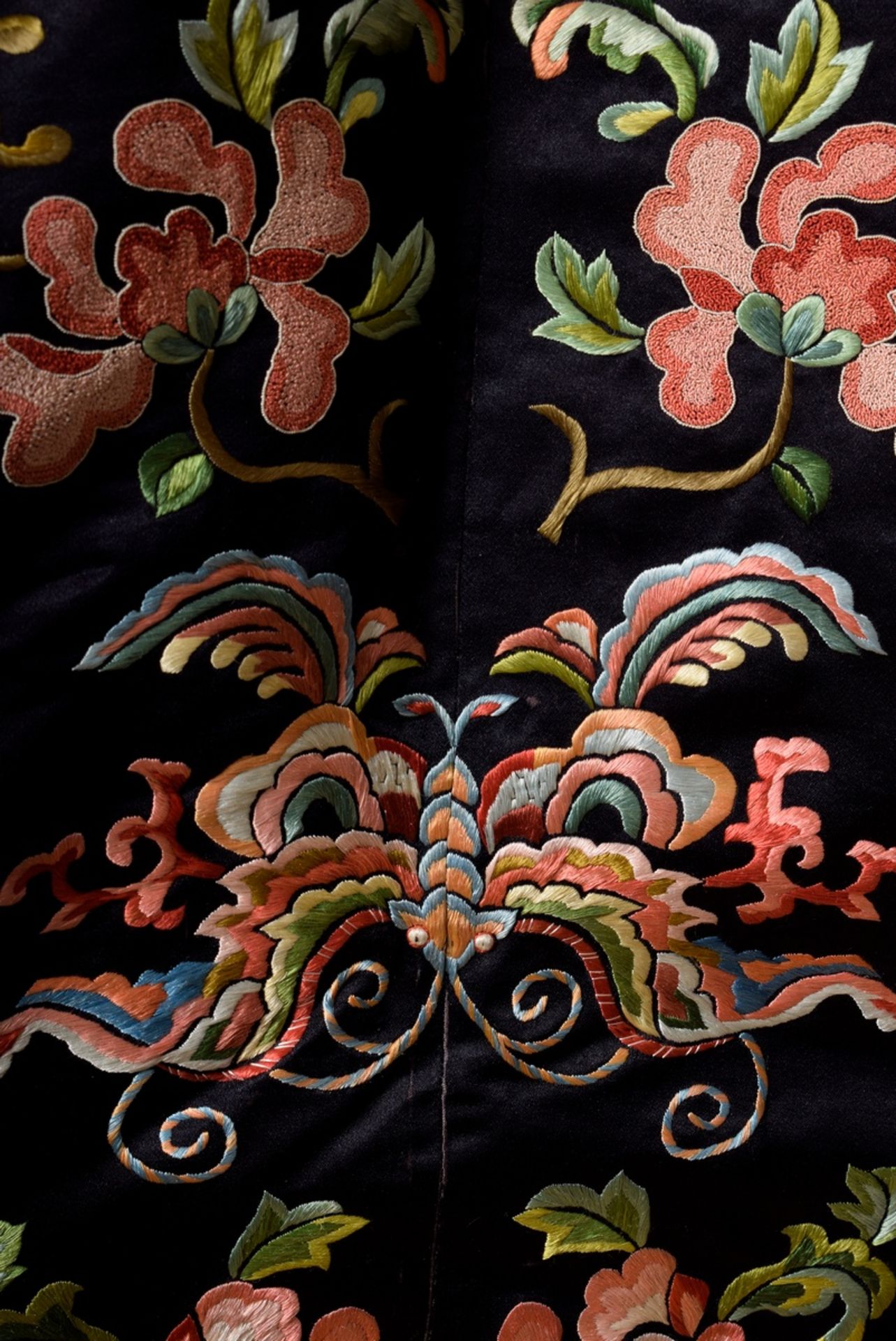 Chinese woman's jacket with flat and wedge embroidery "bats, flowers and butterflies" and "garden s - Image 5 of 13