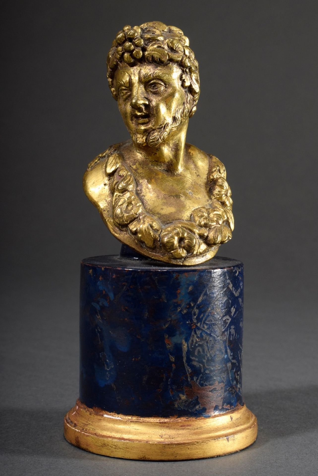 Feuervergoldete Bronze Büste "Bacchus", 18.Jh., Holz Sockel in Lapislazuli Fassung ergänzt, H. 9,5/