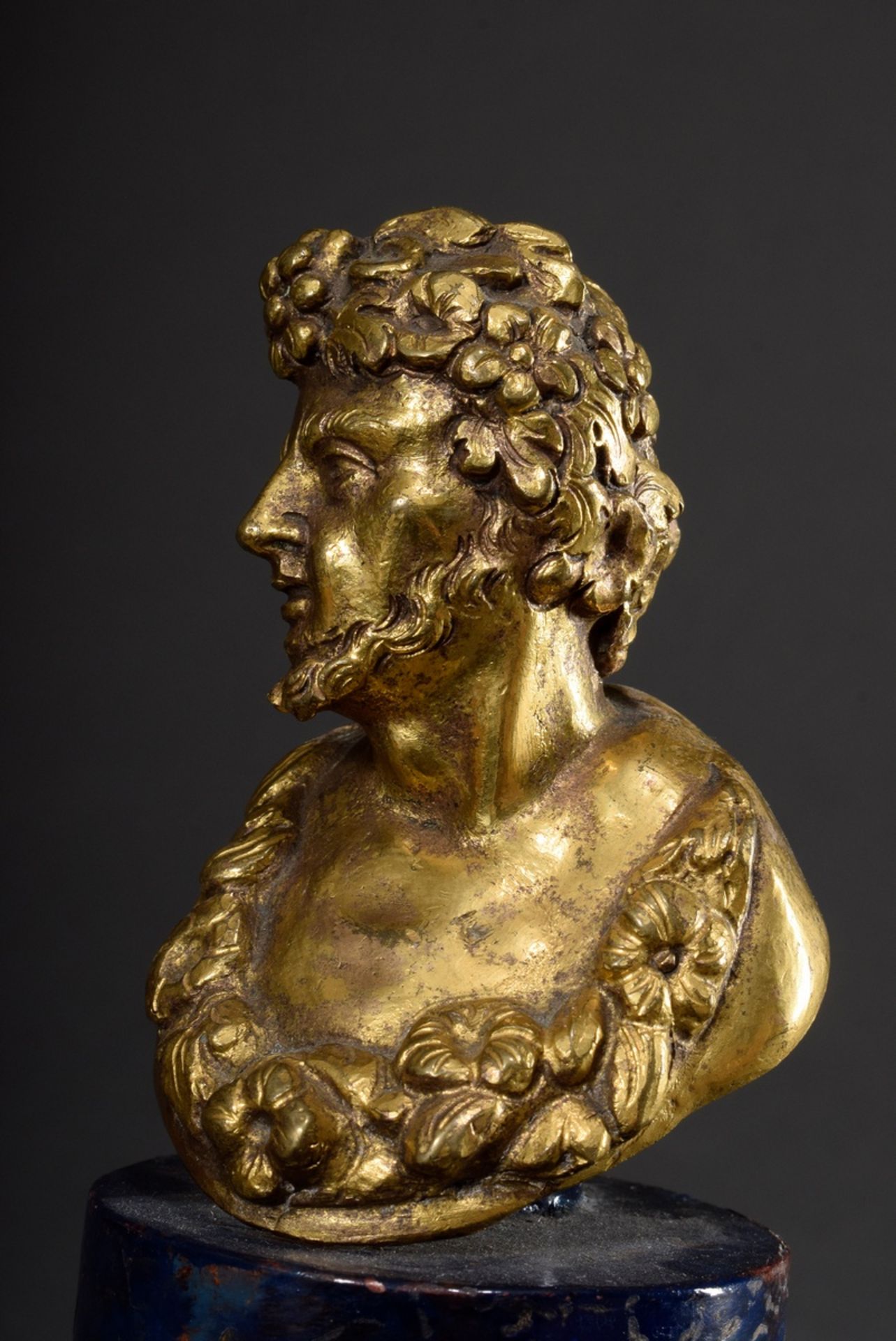 Feuervergoldete Bronze Büste "Bacchus", 18.Jh., Holz Sockel in Lapislazuli Fassung ergänzt, H. 9,5/ - Bild 4 aus 4