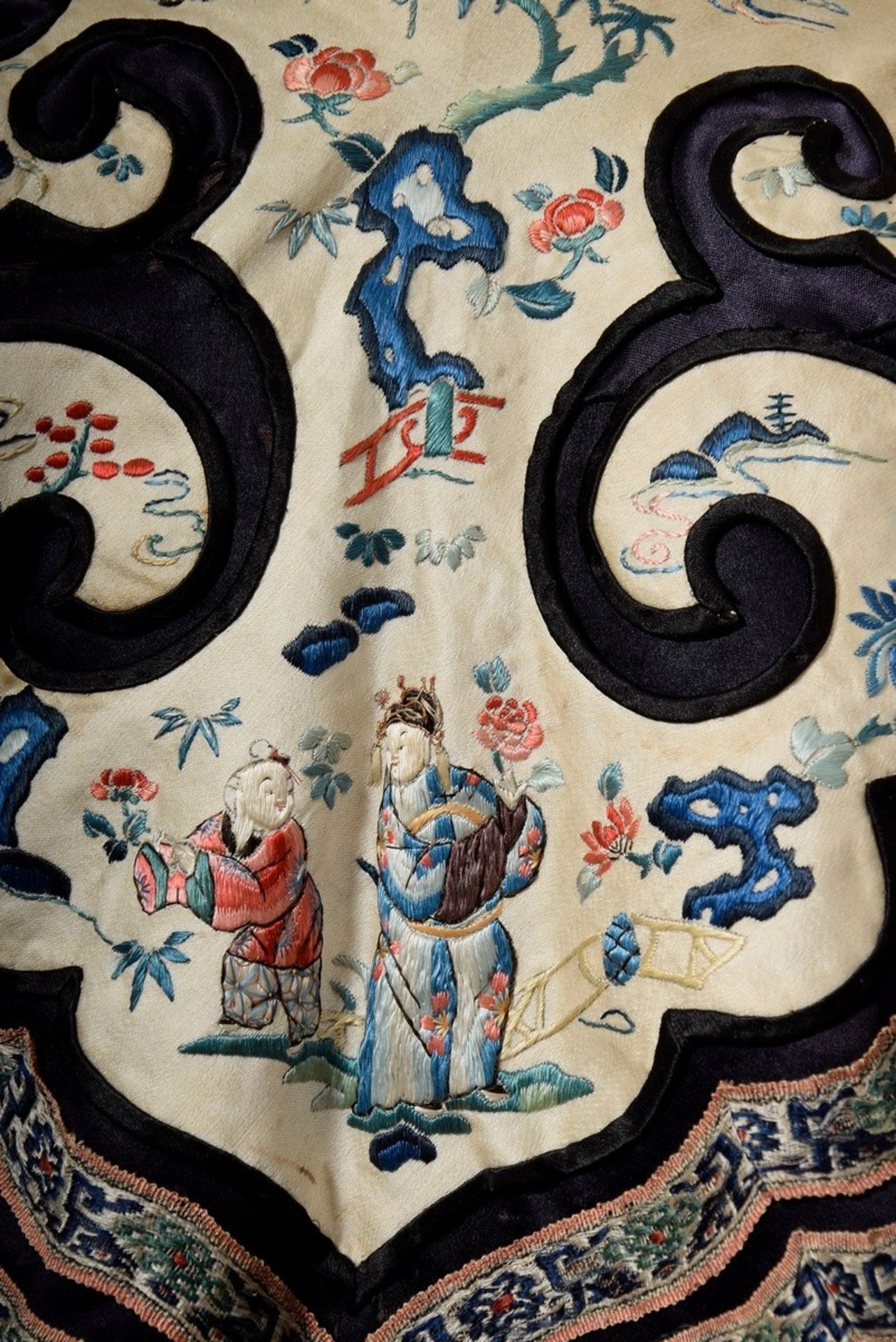 Chinese woman's jacket with flat and wedge embroidery "bats, flowers and butterflies" and "garden s - Image 9 of 13