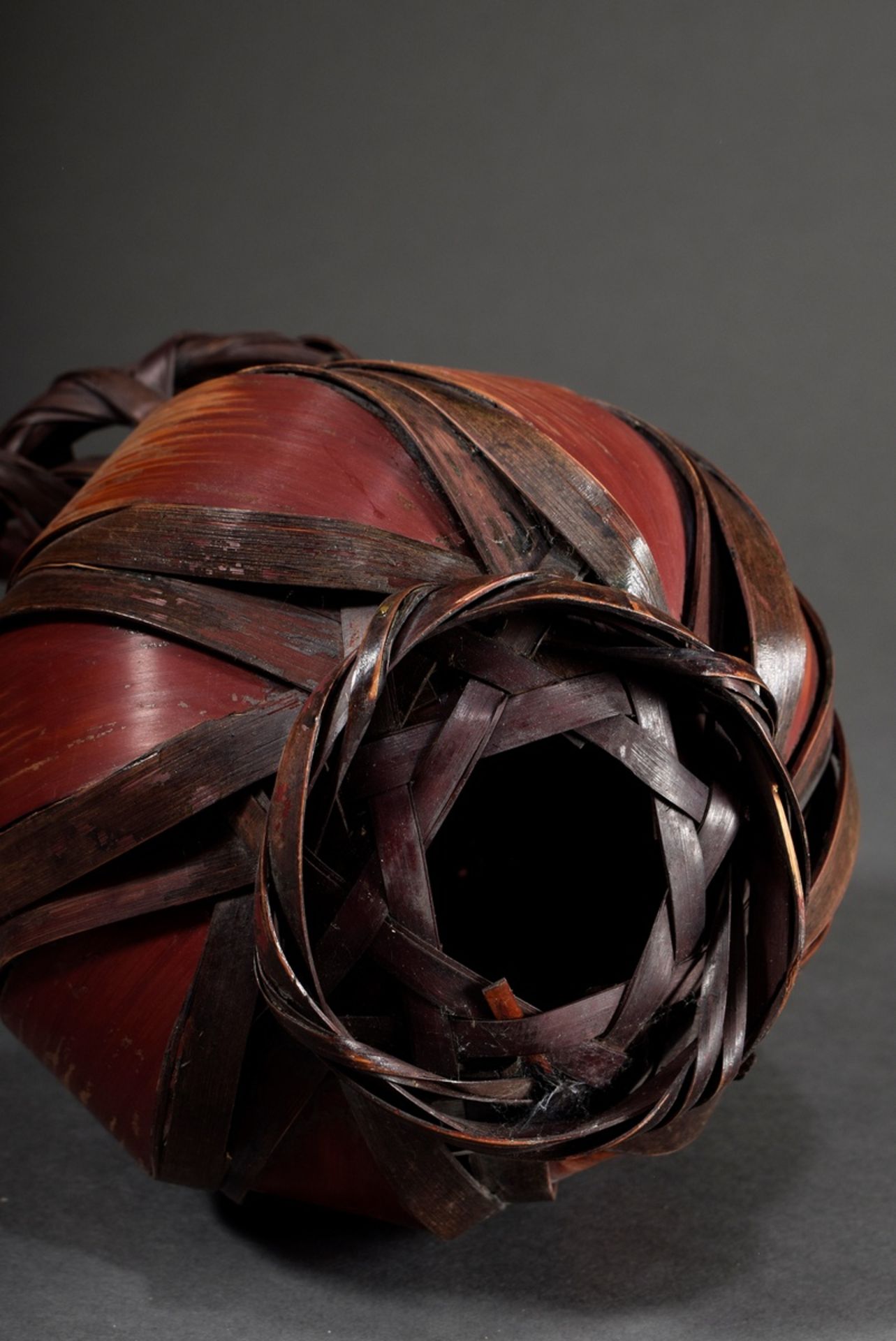 3 Various Japanese baskets with reddish patination: 2 various handle baskets with coarse leaf strip - Image 5 of 7