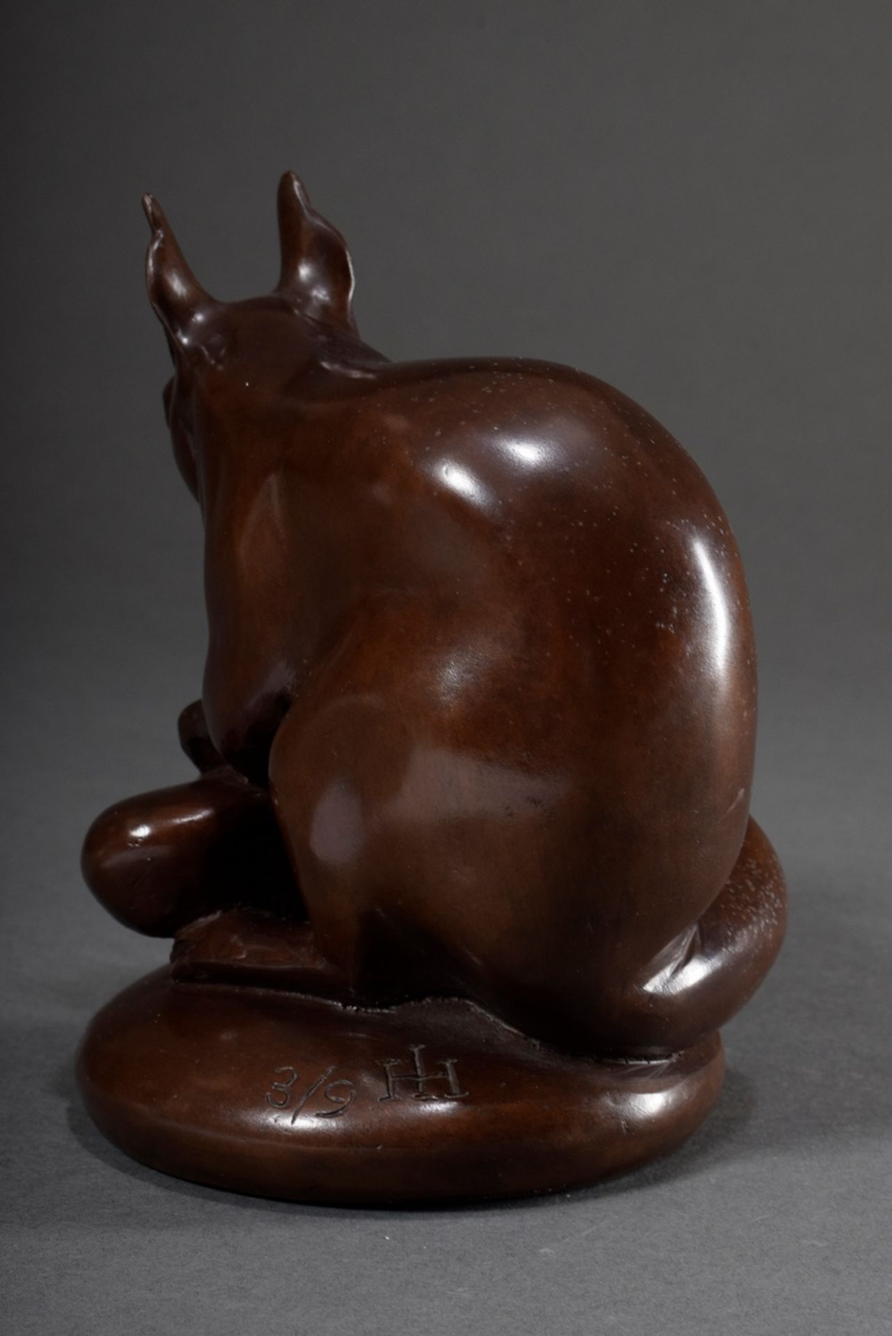 Monogramist "IH" or "HH", "Squatting Squirrel", bronze , num. 3/9, h. 15,5cm - Image 3 of 5