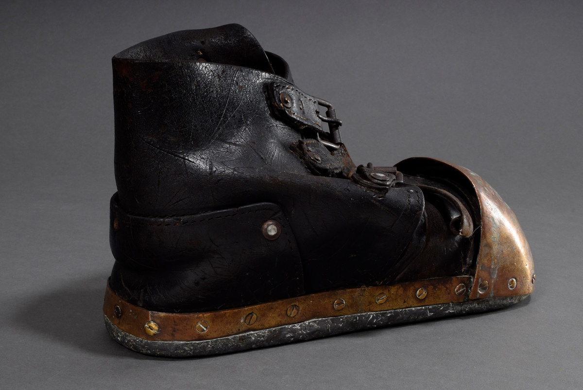 Diving shoe, leather with wooden insole/lead sole/copper cap, early 20th c., l. 34cm, signs of age  - Image 4 of 5