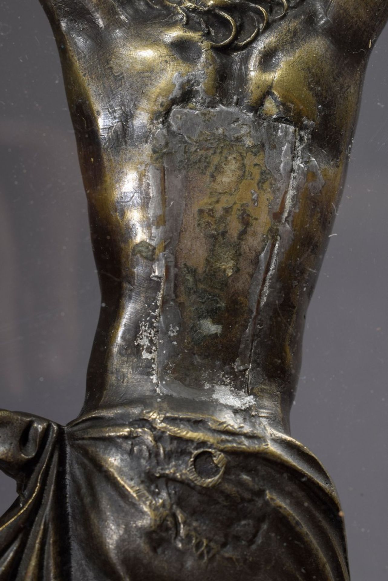 "Corpus Christi" (three-nail type) with arms stretched far upwards and head raised, bronze with rem - Image 5 of 6