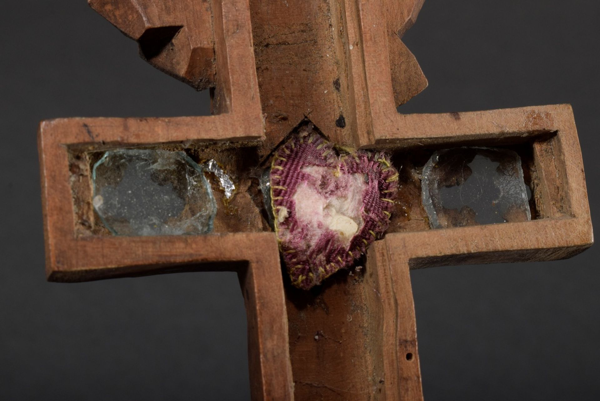 Carved reliquary cross depicting "Christ on the cross", "Mary" and "God the Father", on the reverse - Image 8 of 8