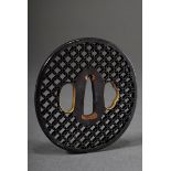 Ornamental durchbrochenes Bronze Tsuba mit Goldtauschierung, Japan, 8x7cm, leichte Altersspuren