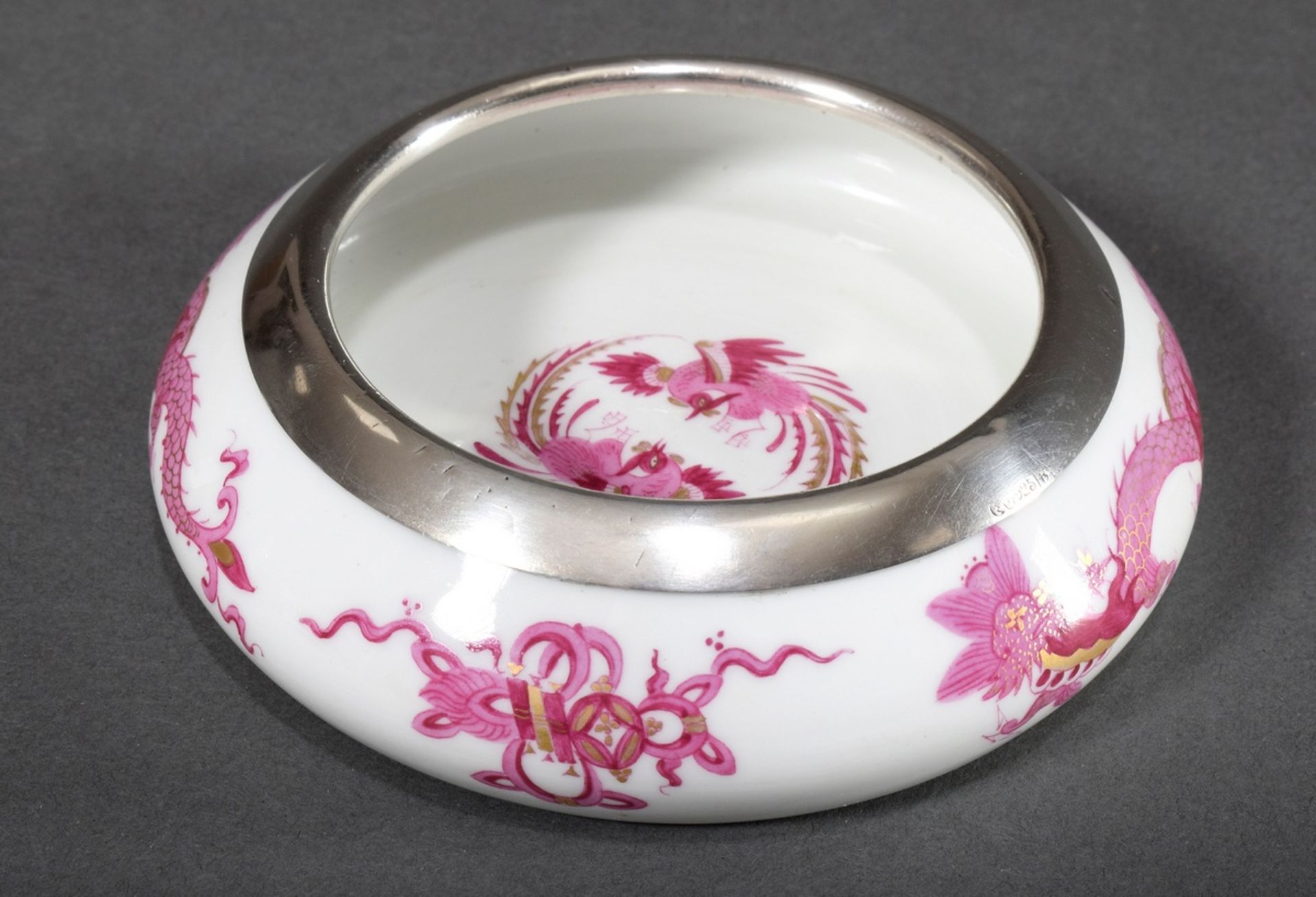 Meissen ashtray "Rich Dragon" in purple with gold dots and silver 925 rim, 20th century, h. 3,5cm, 