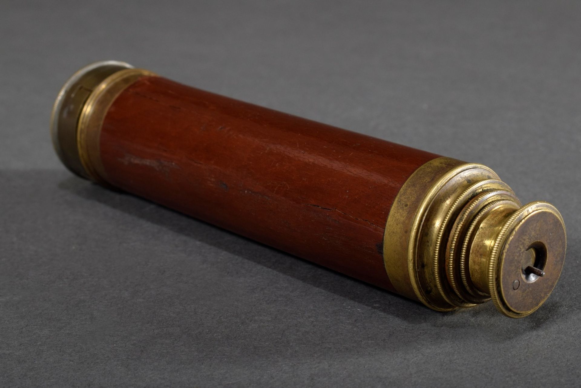 Telescope with wood covered brass housing, l. 15,5-36,5cm, slightly defective