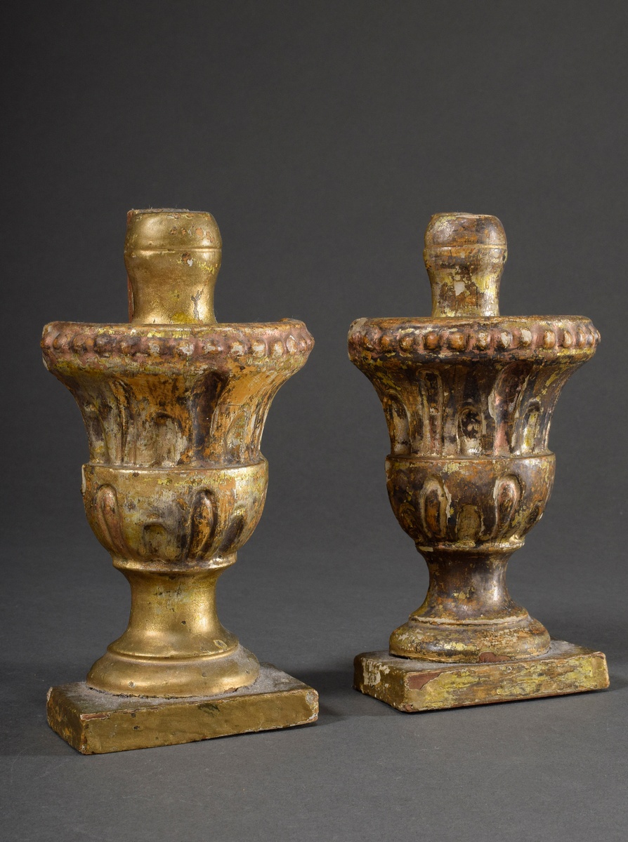 Pair of gilded "vases" carvings, wood, c. 1780/1790, 19x11cm, min. paint chips