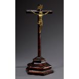 Standkreuz mit Schildpattbesatz und vergoldetem Bronze "Corpus Christi" (Dreinageltypus) Schild, Au