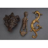 3 Diverse Beschläge und Türklopfer mit zoomorphen und figürlichen Dekoren, Bronze z.T. vergoldet, 1