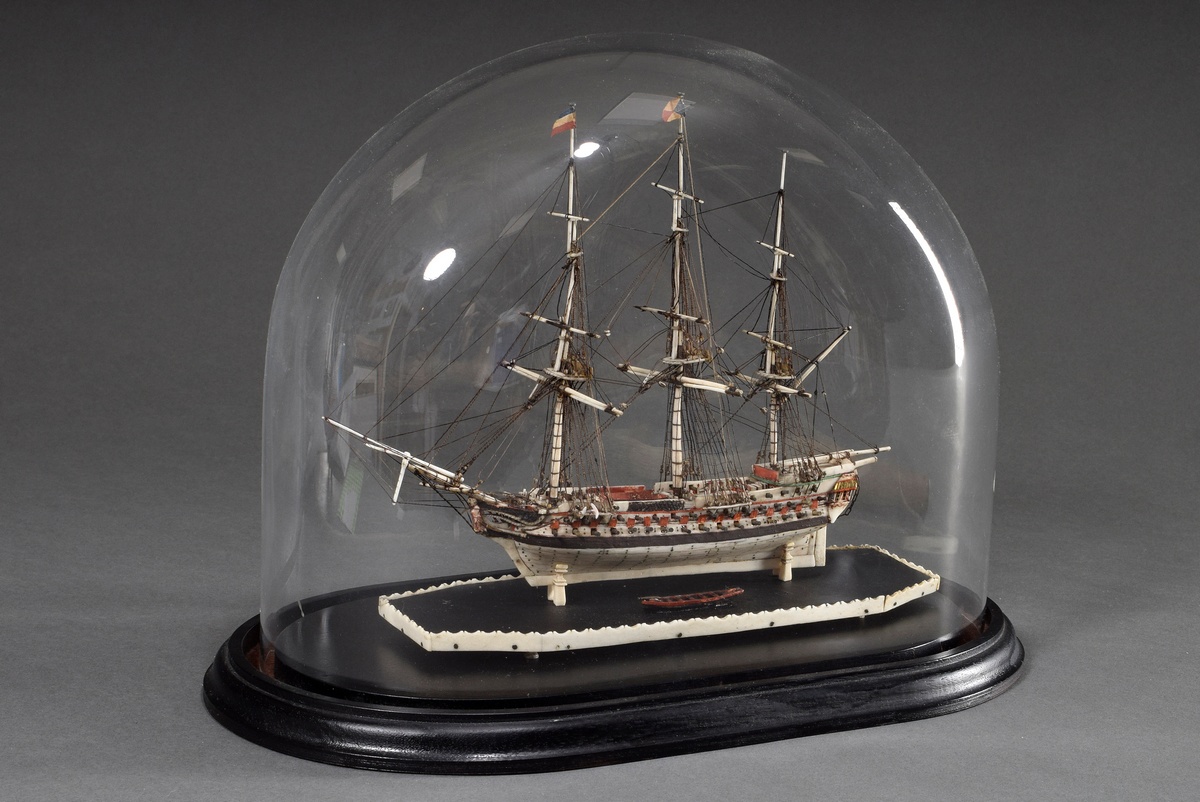 Small Napoleonic PoW (Prisoner of War) bone ship "Le Brave" (Lineship) in glass cloche, 27x36x21cm - Image 2 of 8