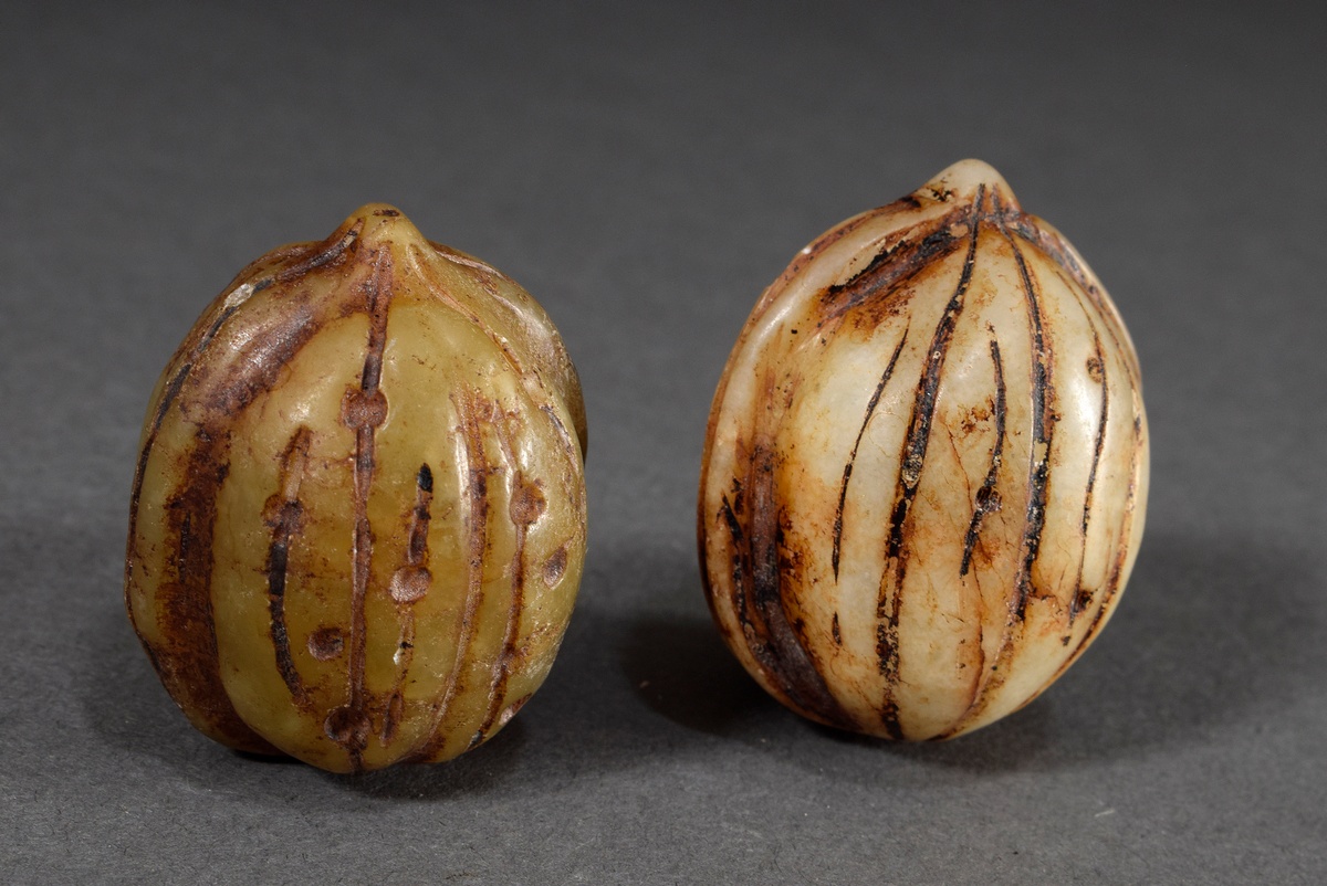 2 Various pieces cut soapstone decorative fruit "Walnuts", 2x4x4cm