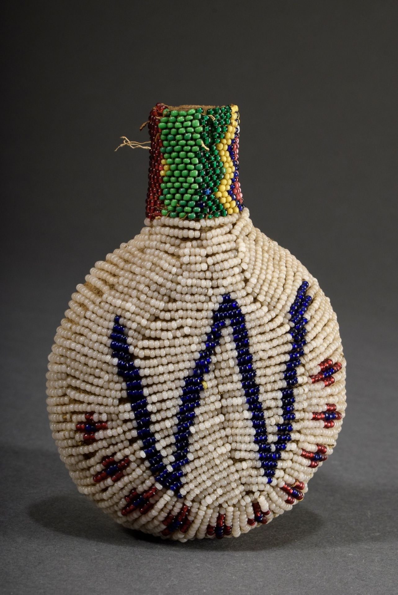 Folk snuff bottle with polychrome beadwork and monogram "W", 19th century, h. 11,5cm, slightly defe - Image 2 of 3