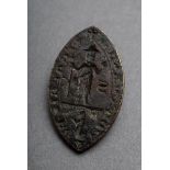 Mittelalterliches Bronze Typar Siegelstempel in Mandorlaform mit unleserlicher Umschrift und Siegel