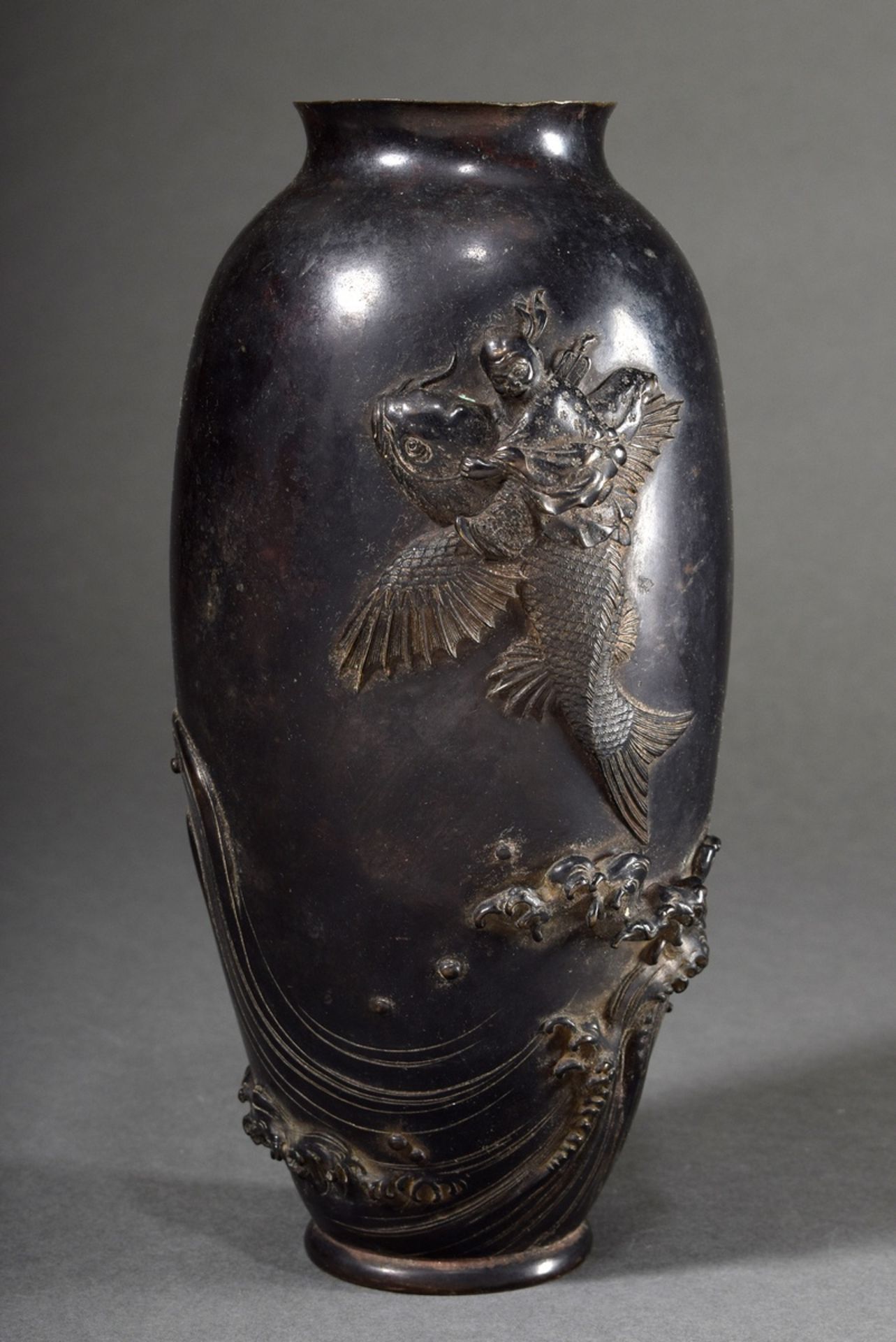 Japanese bronze vase with fine sculptural decoration "Ryujin the dragon king of the sea riding a fi