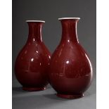 Paar chinesische Porzellan Yuhuchunping Vasen mit Sang de Boeuf Glasur, Boden mit ungedeuteter Stem