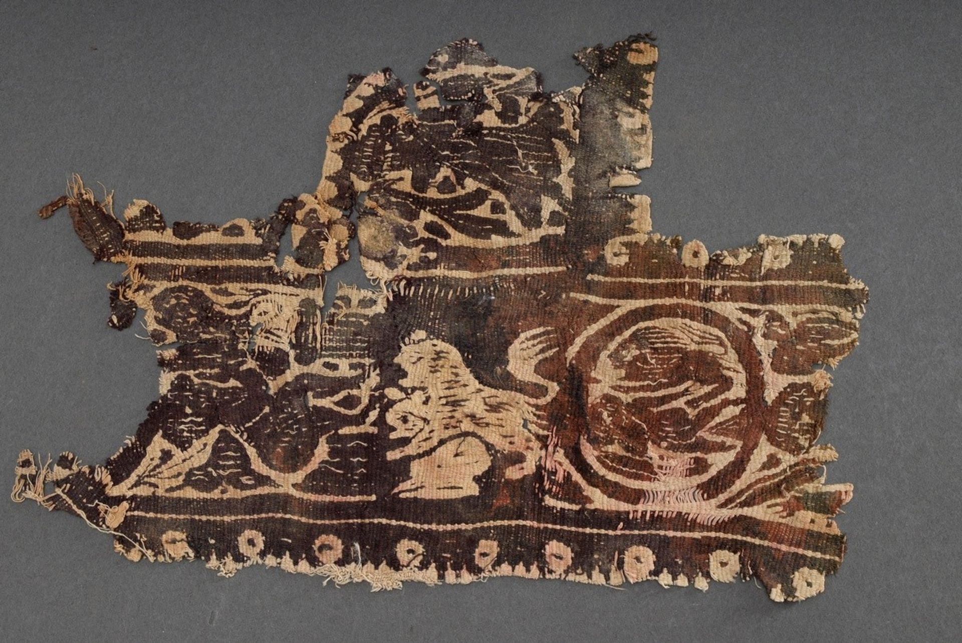 Late antique tunic textile fragment with figural depictions "Panther beats hare" and "Maenads are b - Image 2 of 5