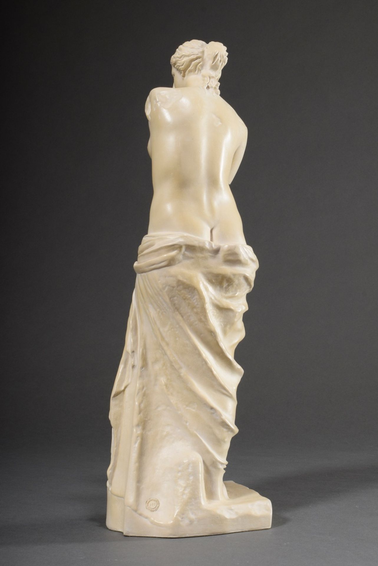 Museum copy "Venus de Milo", patinated cast stone, Musee du Louvre, h. 49cm, partially discoloured - Image 5 of 7