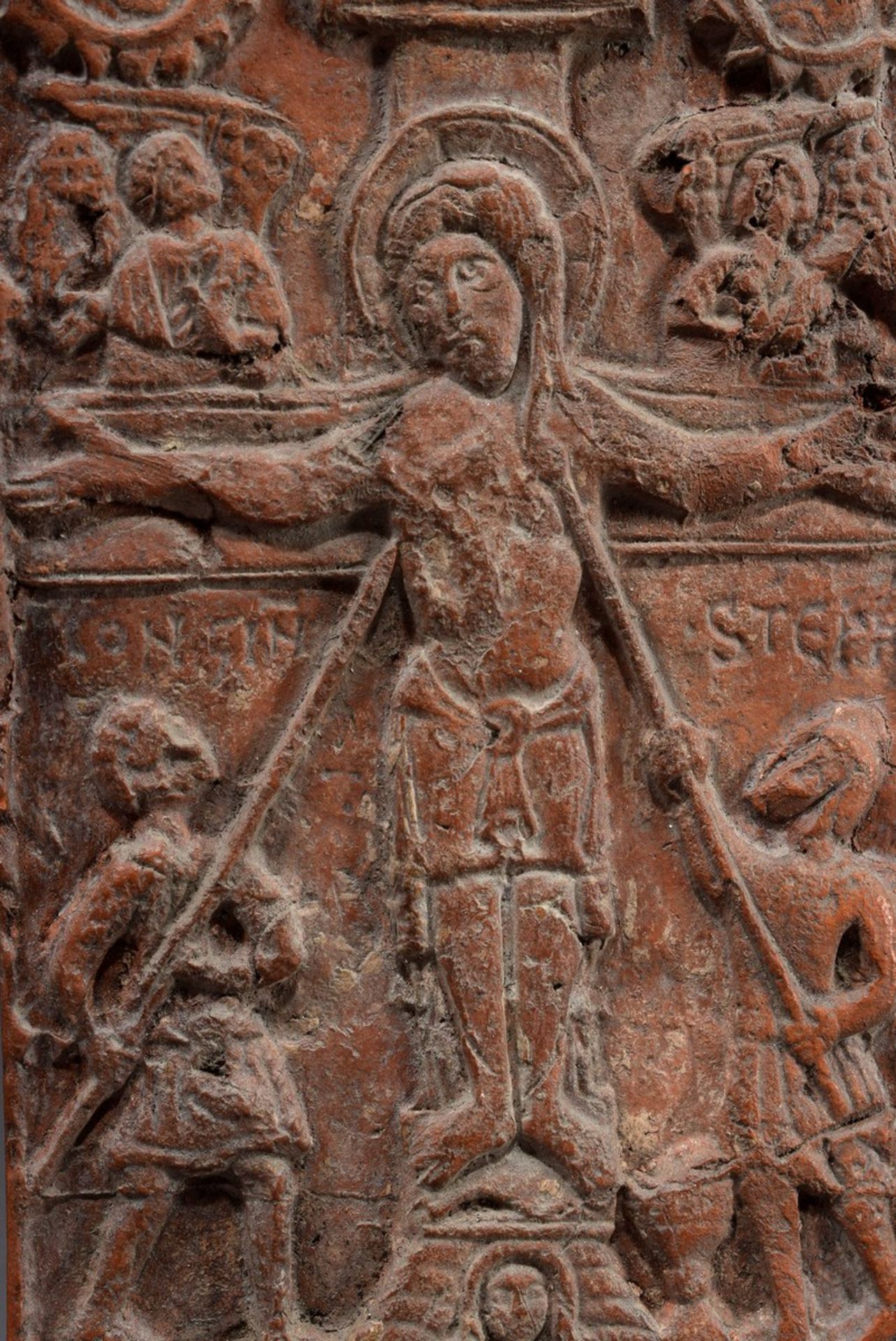 Early terracotta relief "Crucifixion scene", 22x9,5cm, slight signs of age, form. coll. Walter Vonf - Image 3 of 4