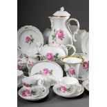 33 Teile Meissen Kaffee- und Teeservice „Rote Rose“, bestehend aus: 1 Kaffeekanne (H. 26cm, 2 Schle