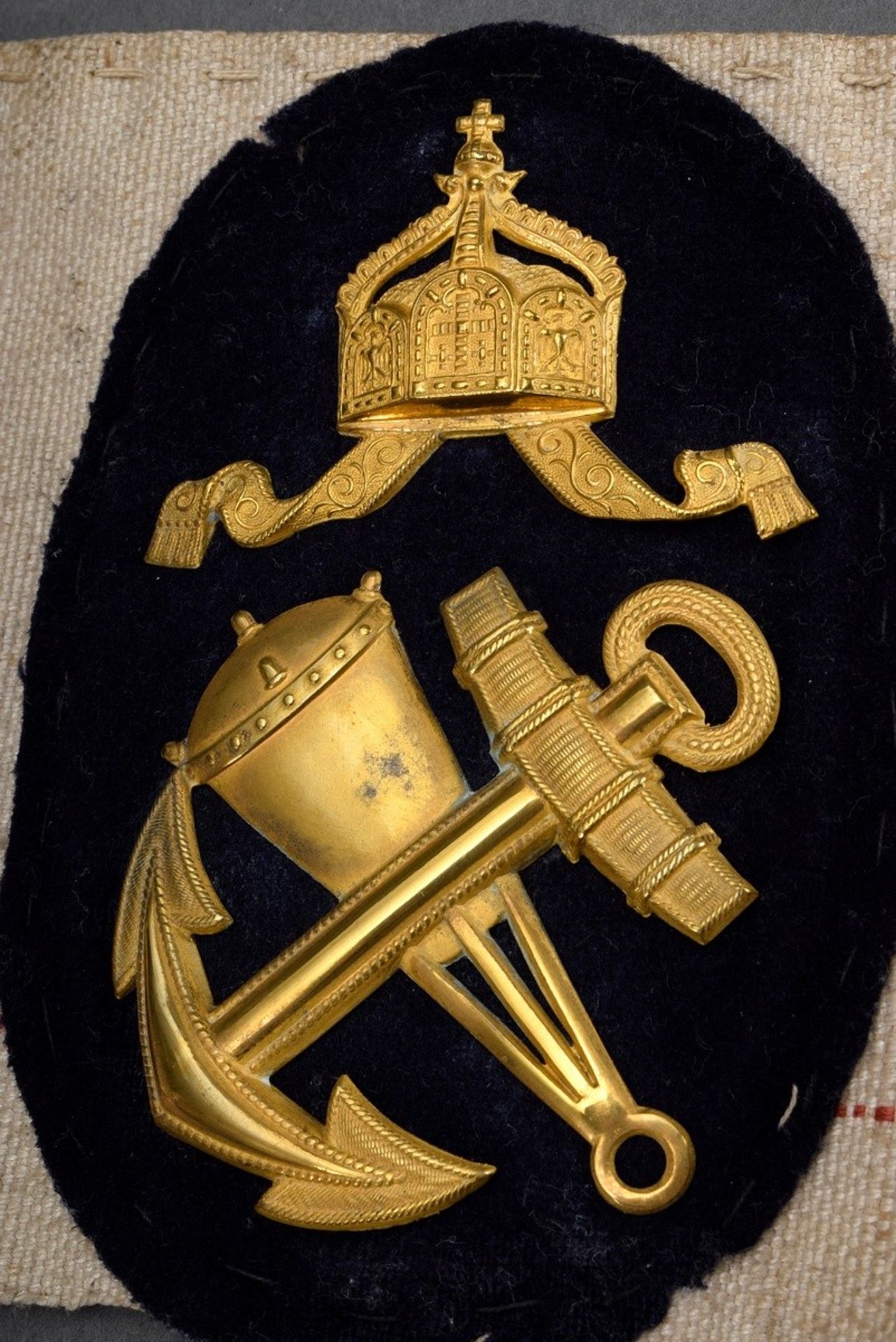 2 Various parts: Admiral's two-pointed hat (l. 47cm), and 2 badges "Imperial Navy" mounted on cloth - Image 2 of 6