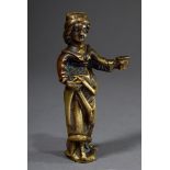 Fragment eines gotischen Leuchters „Stehende Frau mit erhobenem Arm“, Gelbguss, Glockenfuß und Kerz