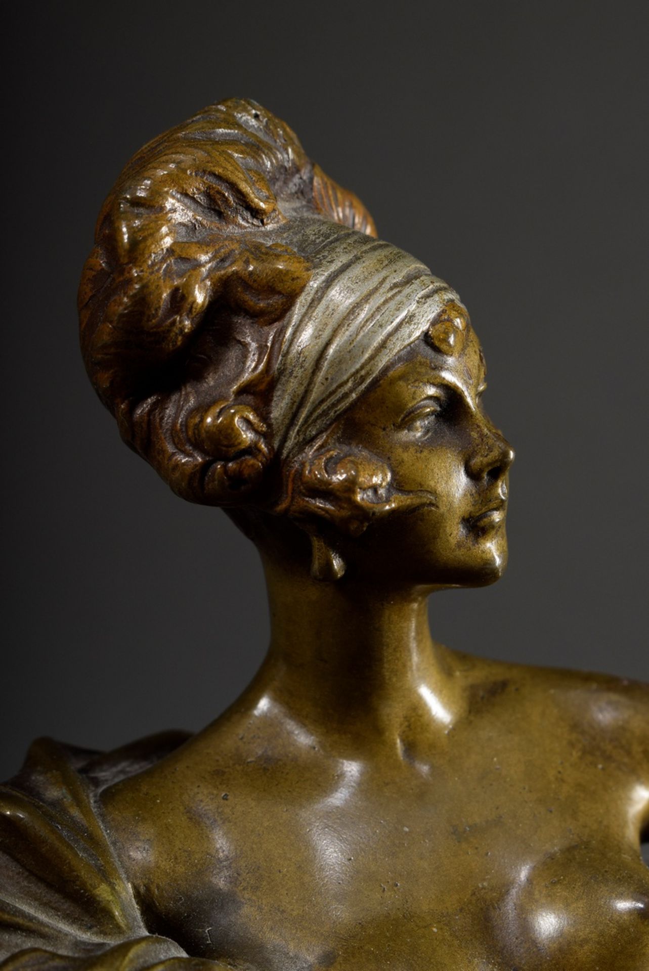 Unknown artist c. 1920 "Lascivious lady on armchair", bronze with various patinas on reddish marble - Image 5 of 8