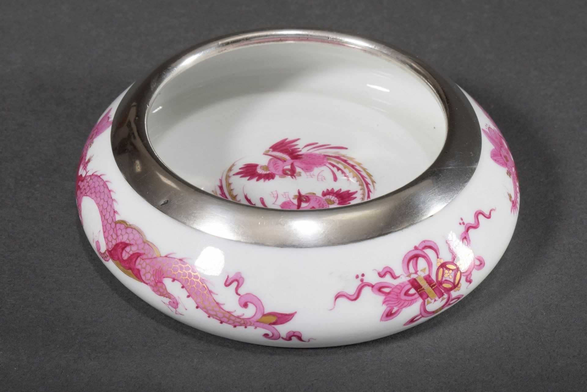 Meissen ashtray "Rich Dragon" in purple with gold dots and silver 925 rim, 20th century, h. 3,5cm,  - Image 2 of 3