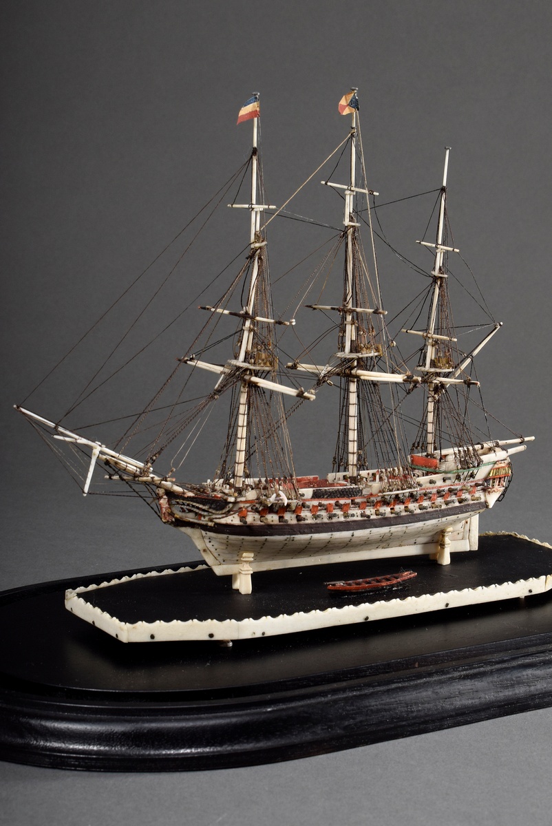 Small Napoleonic PoW (Prisoner of War) bone ship "Le Brave" (Lineship) in glass cloche, 27x36x21cm