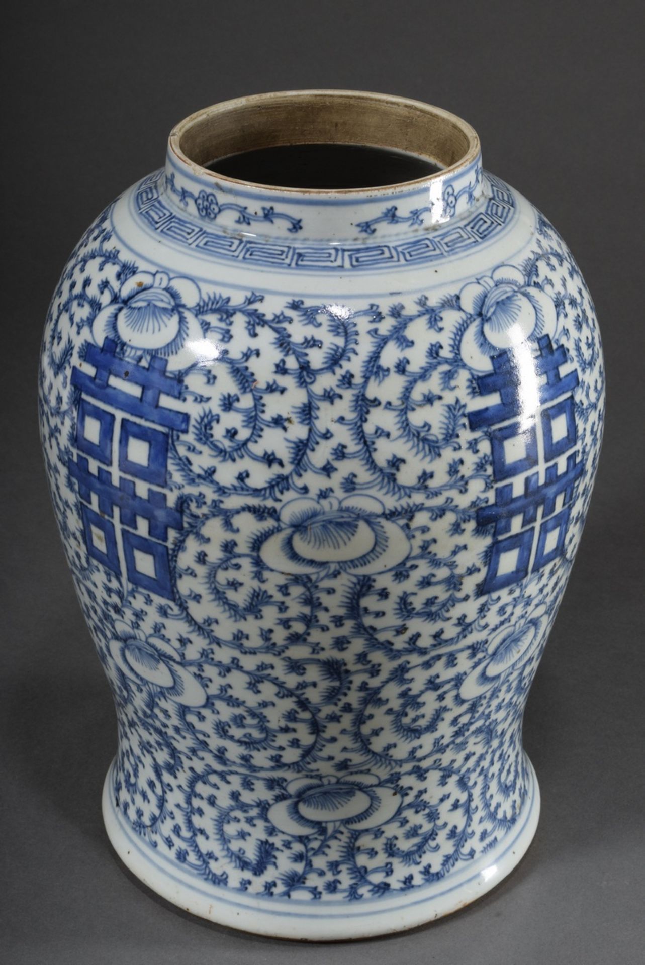 Chinese porcelain lidded vase with blue painting "Characters: Double happiness" on floral ground, 4 - Image 2 of 7