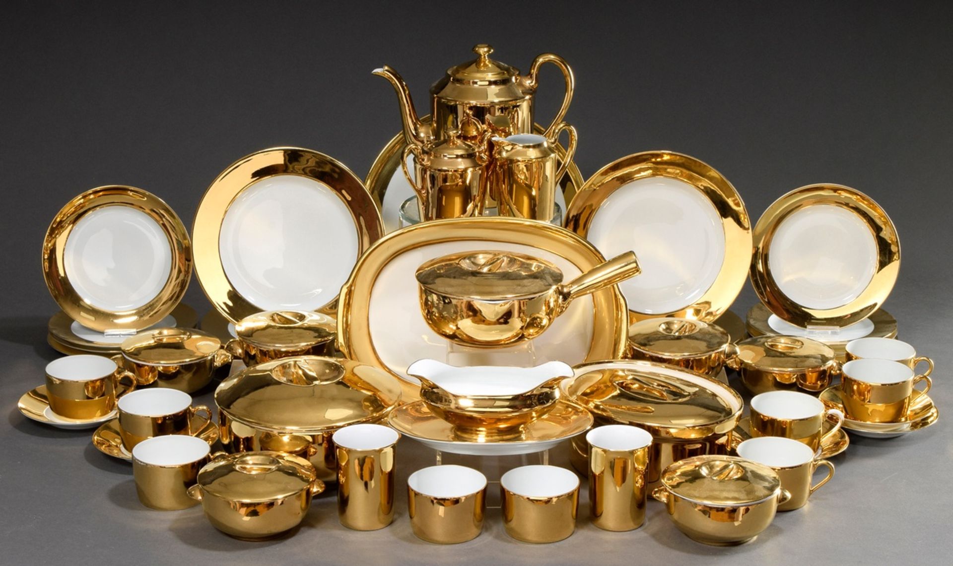 43 pieces Limoges dinner and breakfast service "Gold", Porcelaine de Paris, consisting of: 8 dinner