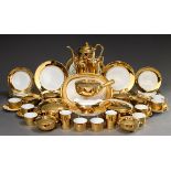 43 Teile Limoges Speise- und Frühstücksservice "Gold", Porcelaine de Paris, bestehend aus: 8 Speise