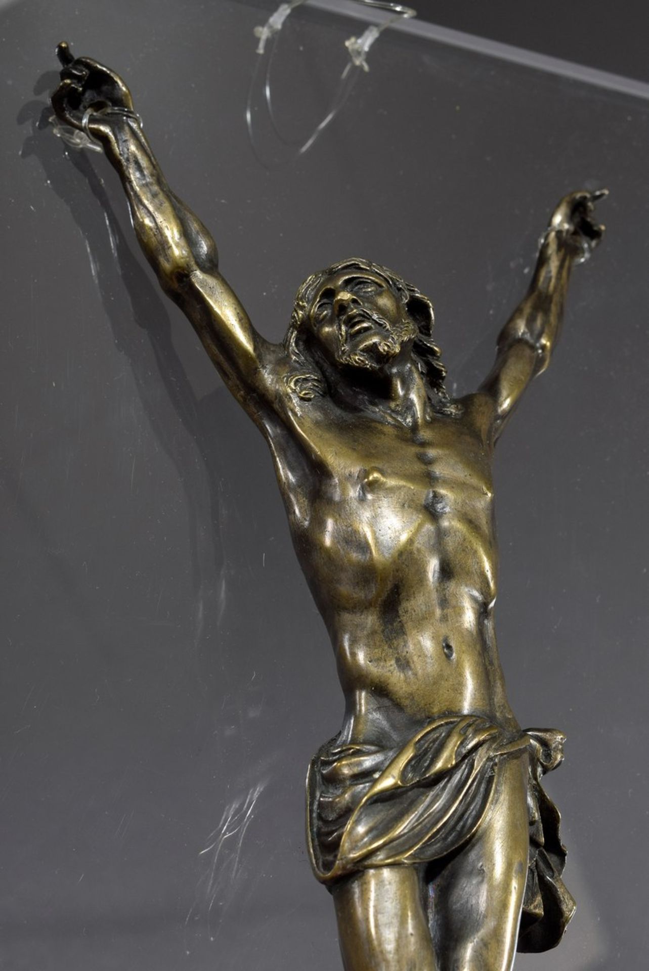 "Corpus Christi" (three-nail type) with arms stretched far upwards and head raised, bronze with rem - Image 6 of 6