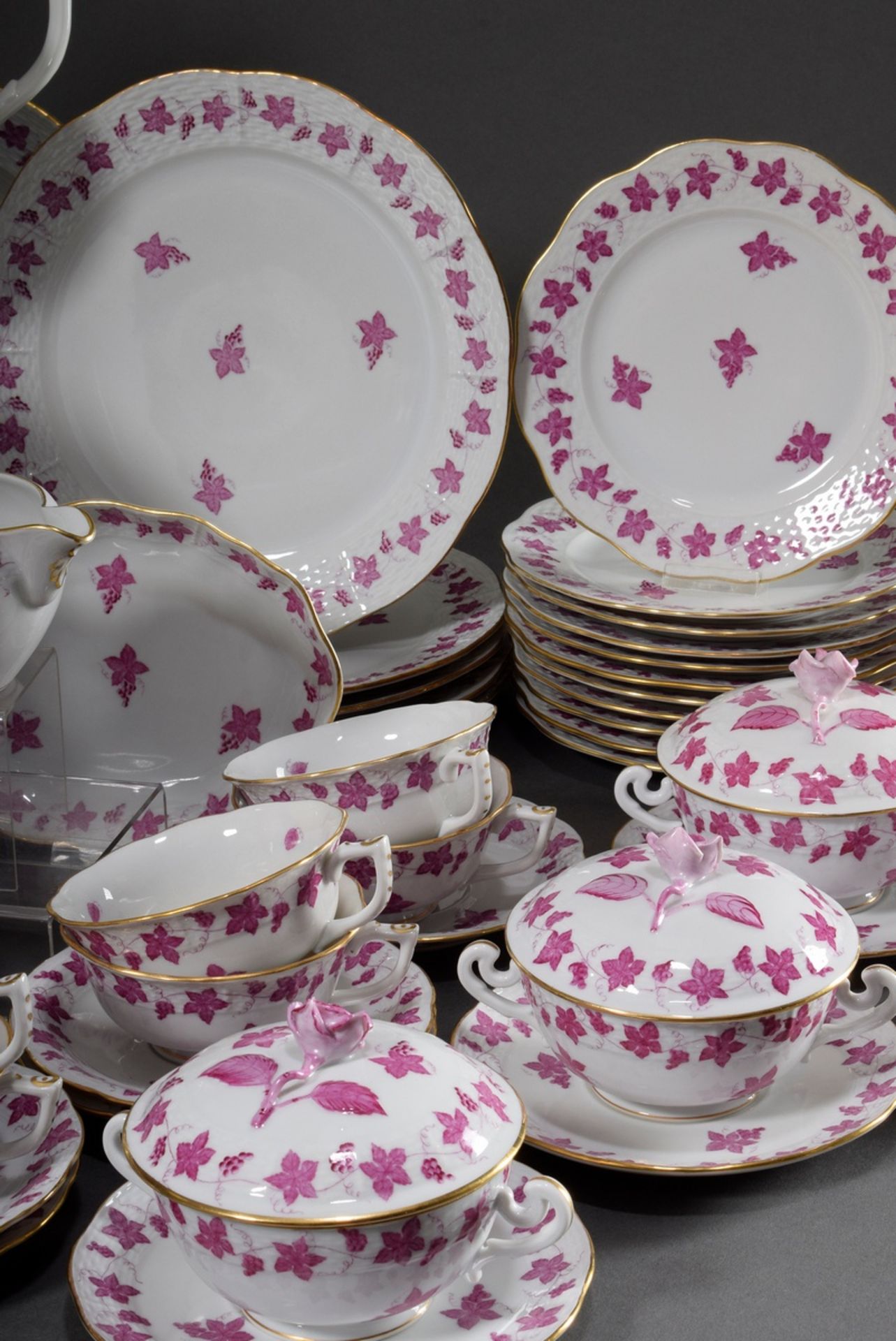 65 pieces Herend coffee and dinner service "Guirland de Raisins" with purple painting and gold rim, - Image 4 of 7